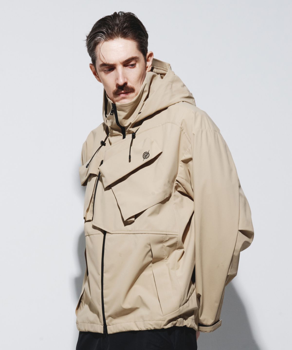 칼라파타르(KALAPATTHAR) 3Layer Offset Zip Pocket Hooded Jacket - BEIGE