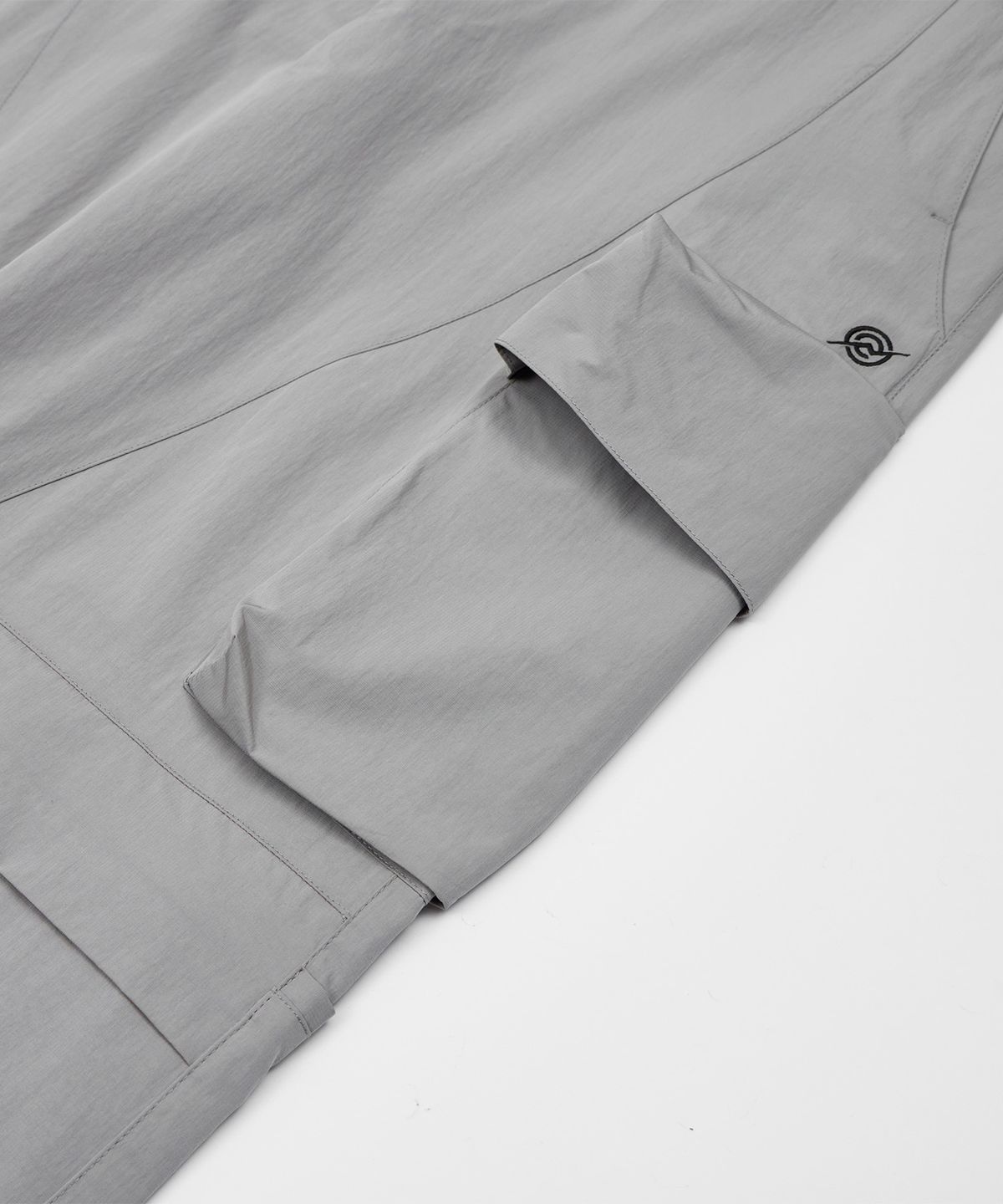 칼라파타르(KALAPATTHAR) Flap Knee Zipped Cargo Pants - BEIGE