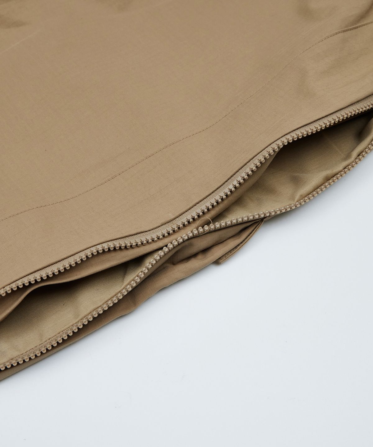 칼라파타르(KALAPATTHAR) CN Wide Ankle Zipped Cargo Pants - BEIGE