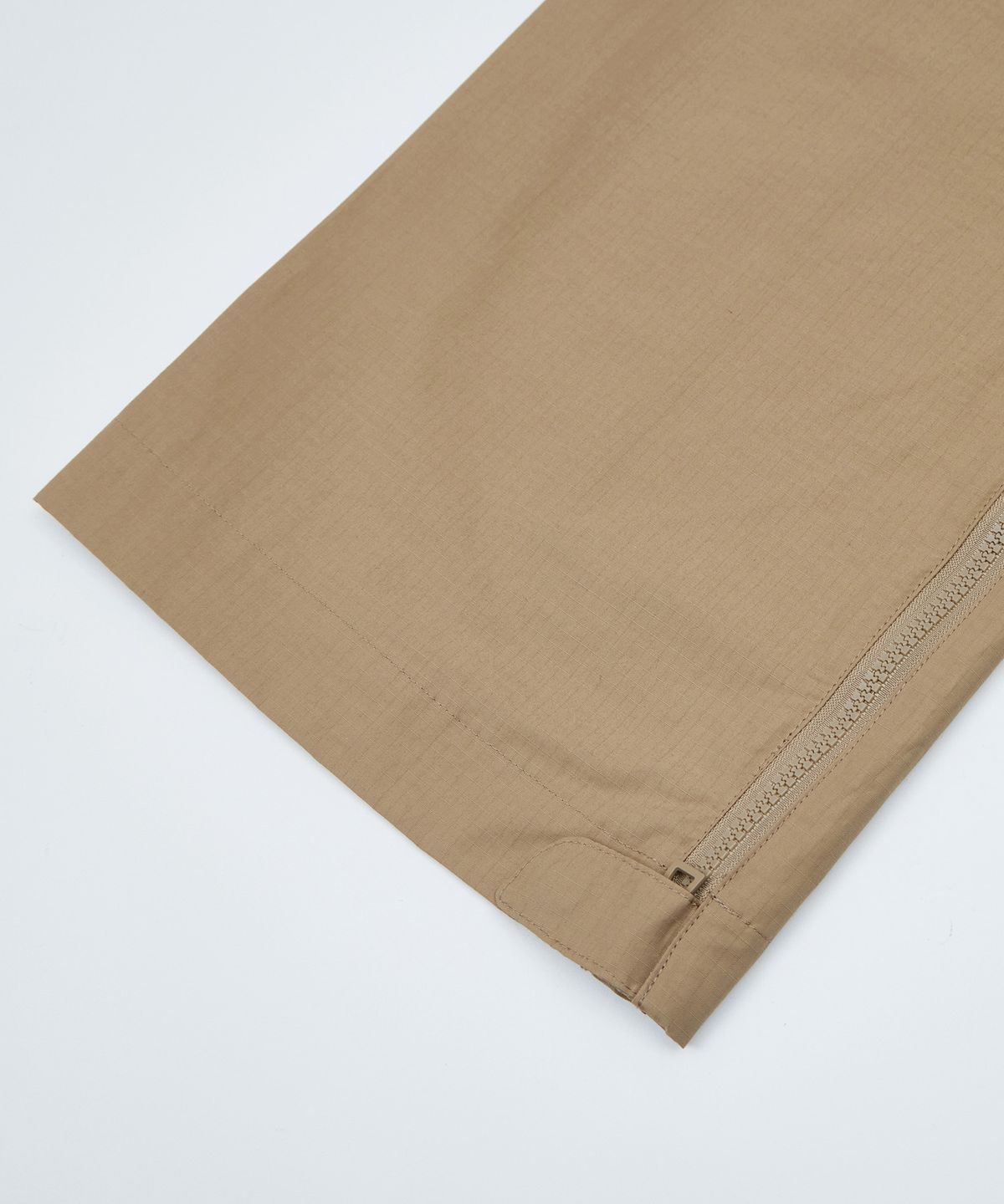 칼라파타르(KALAPATTHAR) CN Wide Ankle Zipped Cargo Pants - BEIGE