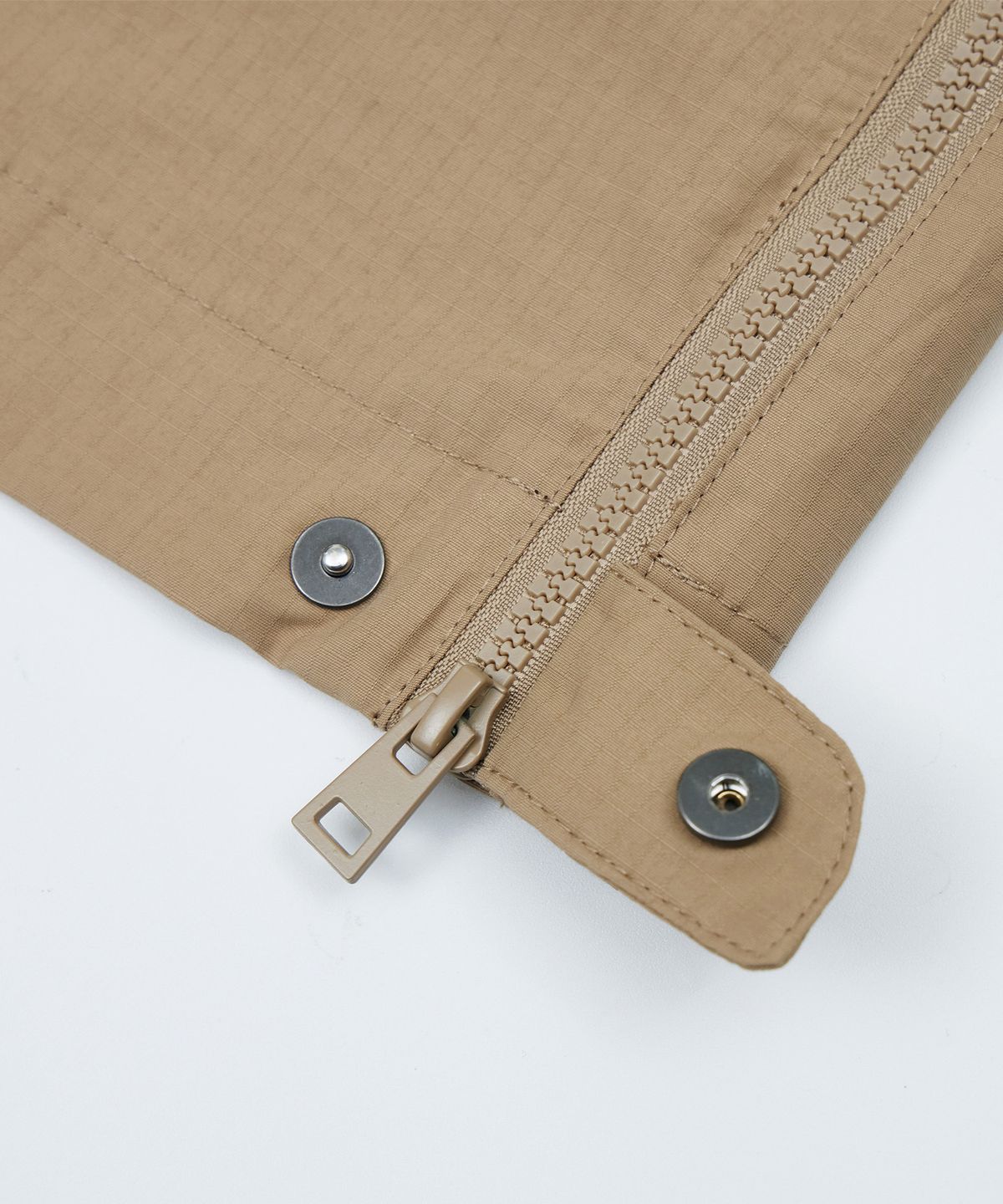 칼라파타르(KALAPATTHAR) CN Wide Ankle Zipped Cargo Pants - BEIGE