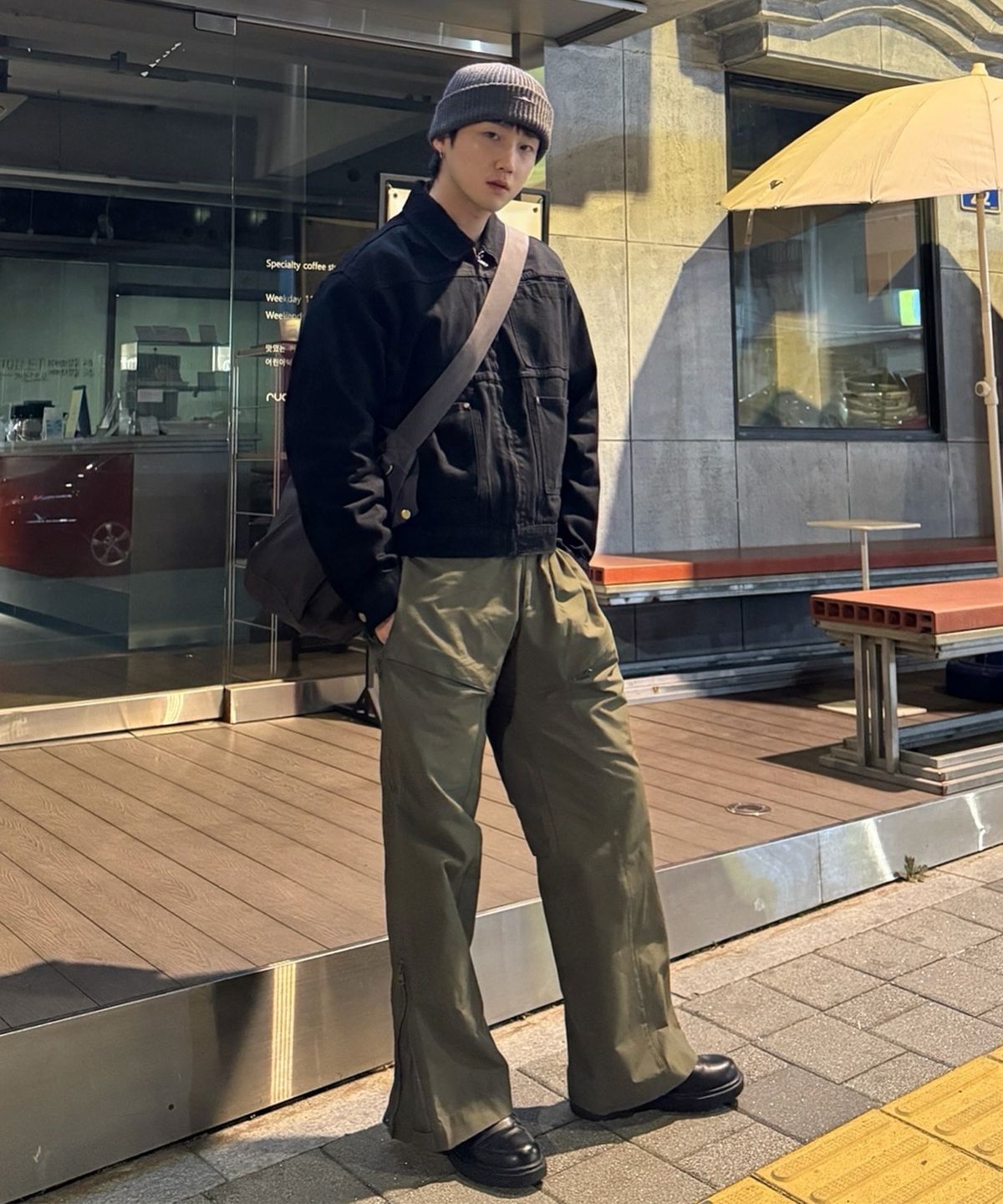 칼라파타르(KALAPATTHAR) CN Wide Ankle Zipped Cargo Pants - KHAKI