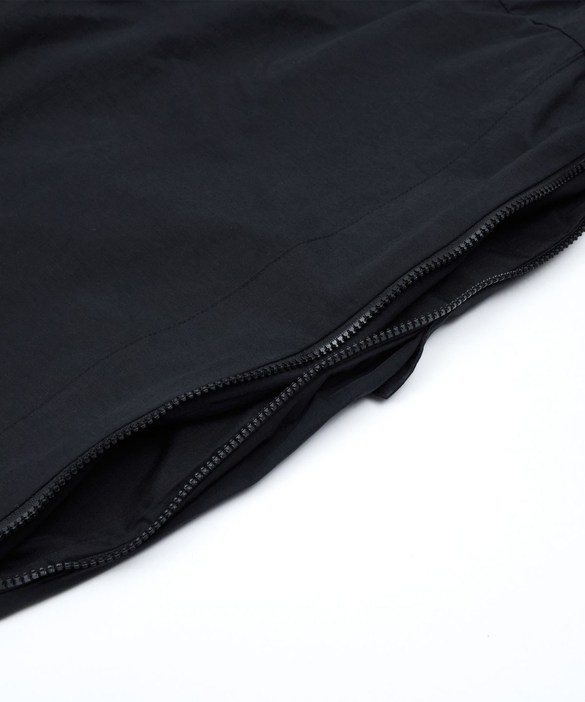 칼라파타르(KALAPATTHAR) CN Wide Ankle Zipped Cargo Pants - BLACK
