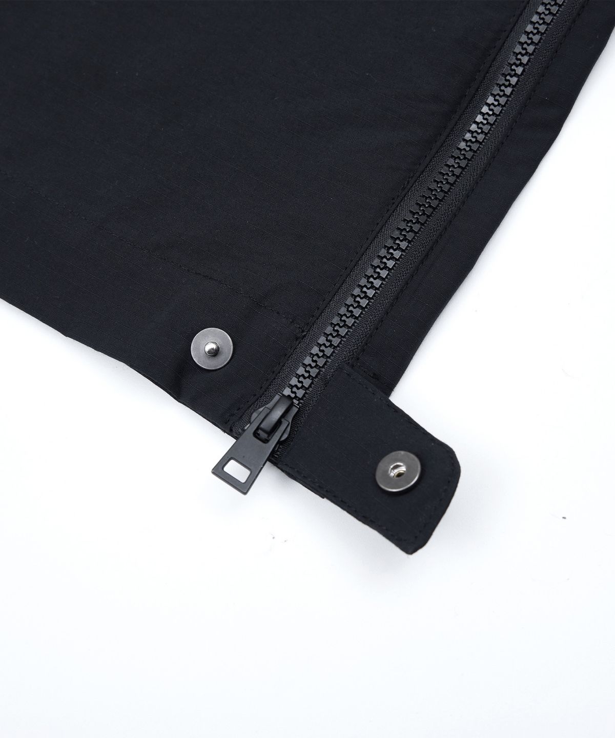 칼라파타르(KALAPATTHAR) CN Wide Ankle Zipped Cargo Pants - BLACK