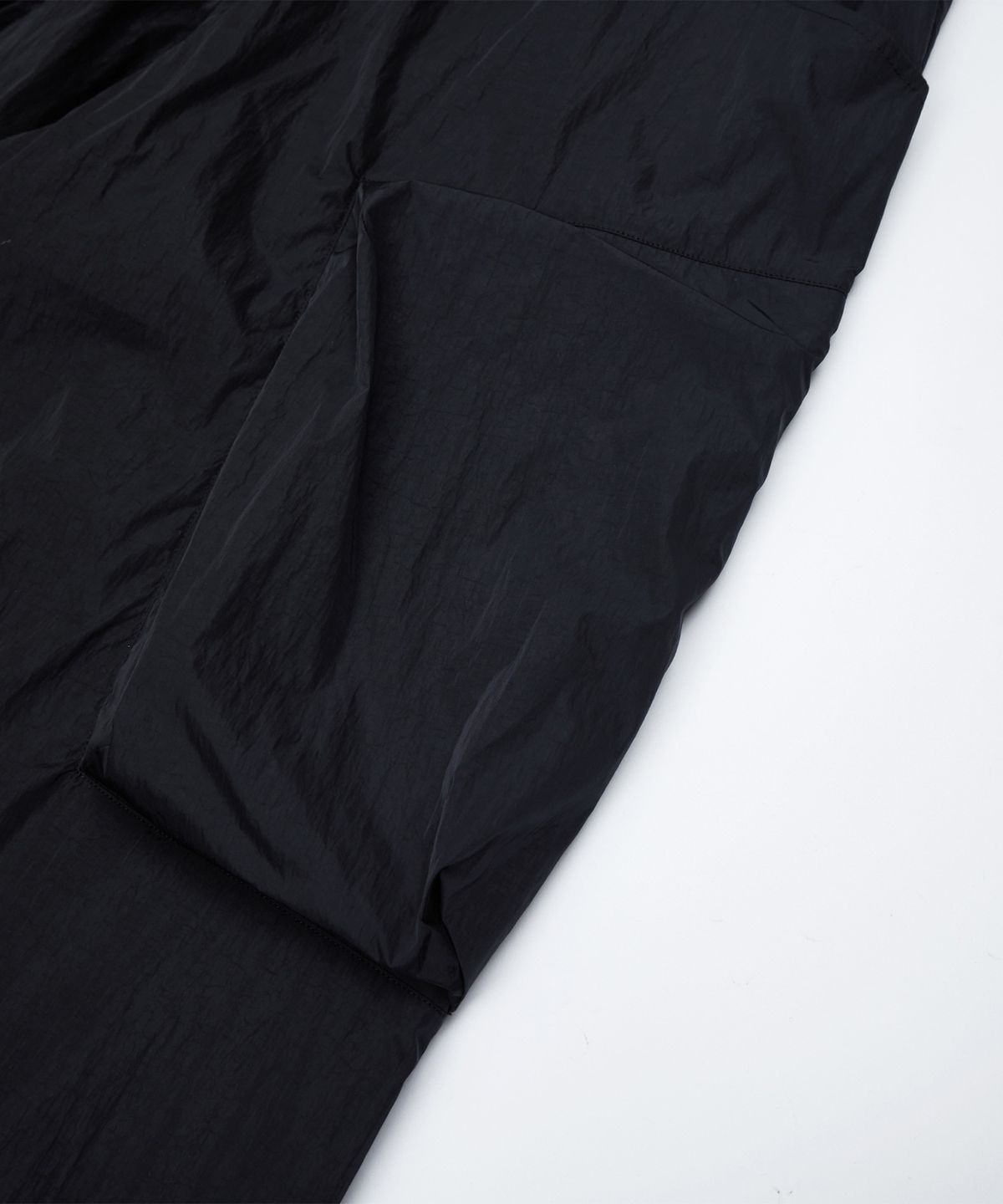 칼라파타르(KALAPATTHAR) Light Weight Holographic String Cargo Pants - BLACK