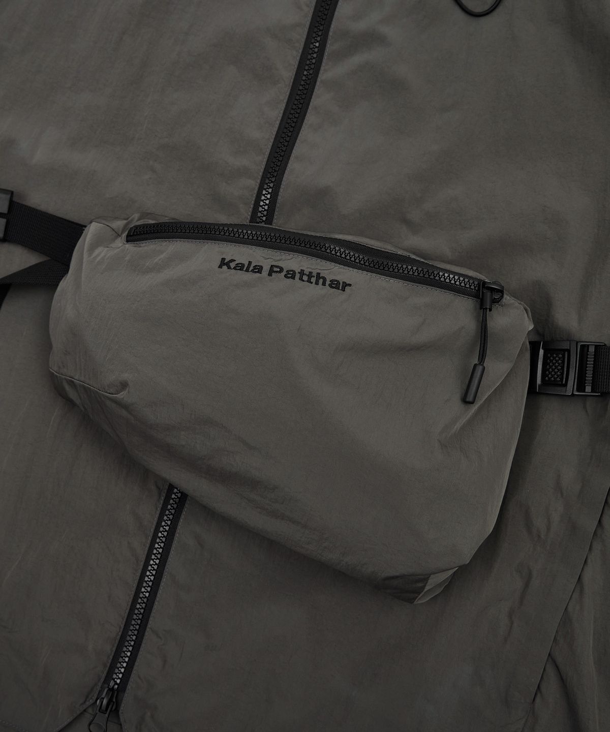 칼라파타르(KALAPATTHAR) Light Weight Holographic Detachable Windbreaker - GRAY