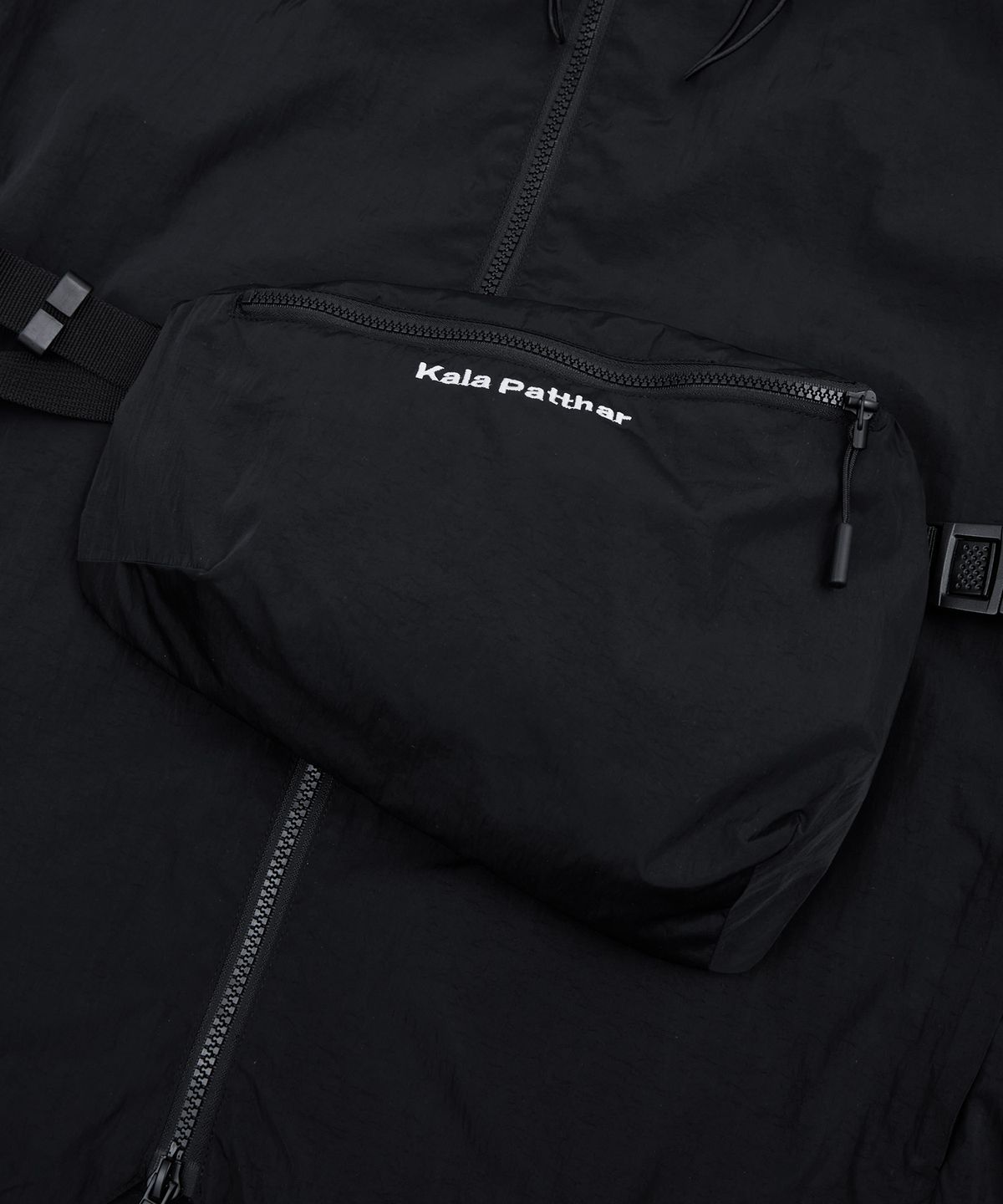 칼라파타르(KALAPATTHAR) Light Weight Holographic Detachable Windbreaker - BLACK