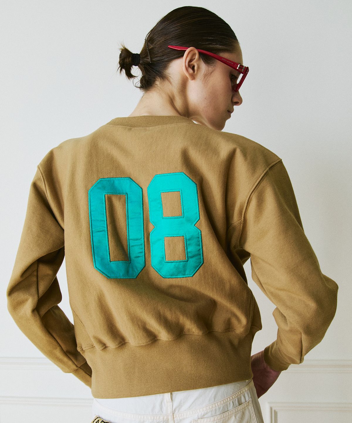 그린버터(GREENBUTTER) Patch Crop Sweatshirt (Caramel)