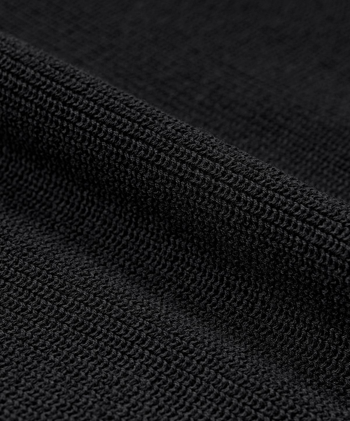 엑스컨테이너(EXCONTAINER) 클래식 헨리넥 하프 니트 (BLACK)