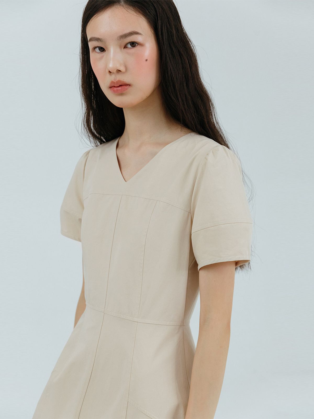 에트몽(ETMON) Curved V-Neck Dress, Beige