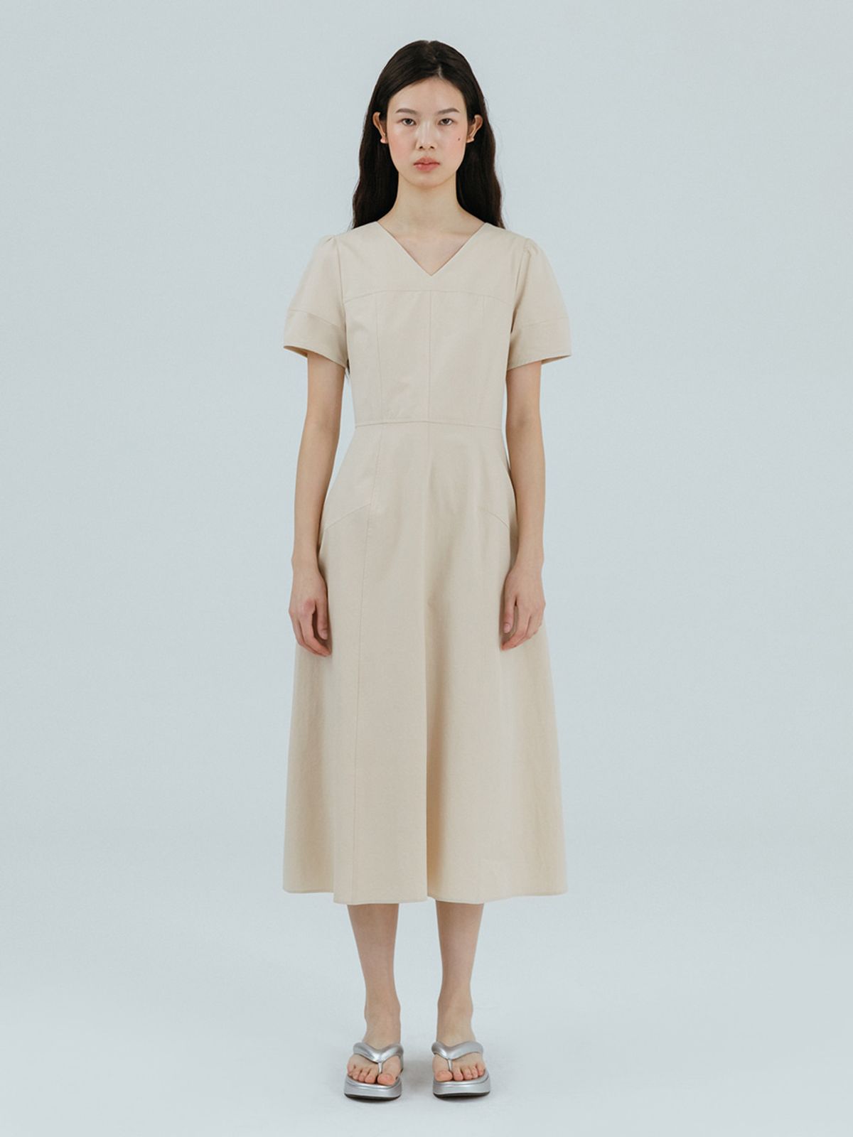 에트몽(ETMON) Curved V-Neck Dress, Beige