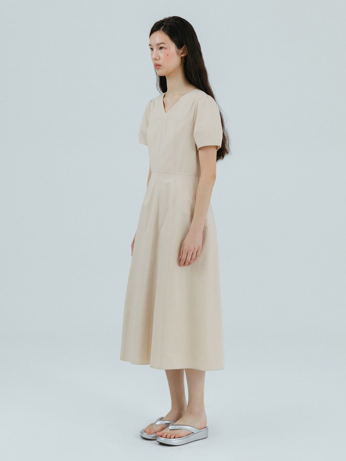 에트몽(ETMON) Curved V-Neck Dress, Beige