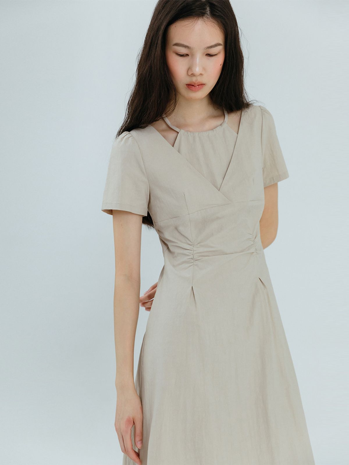 에트몽(ETMON) Halter-Neck Shirring Dress, Beige