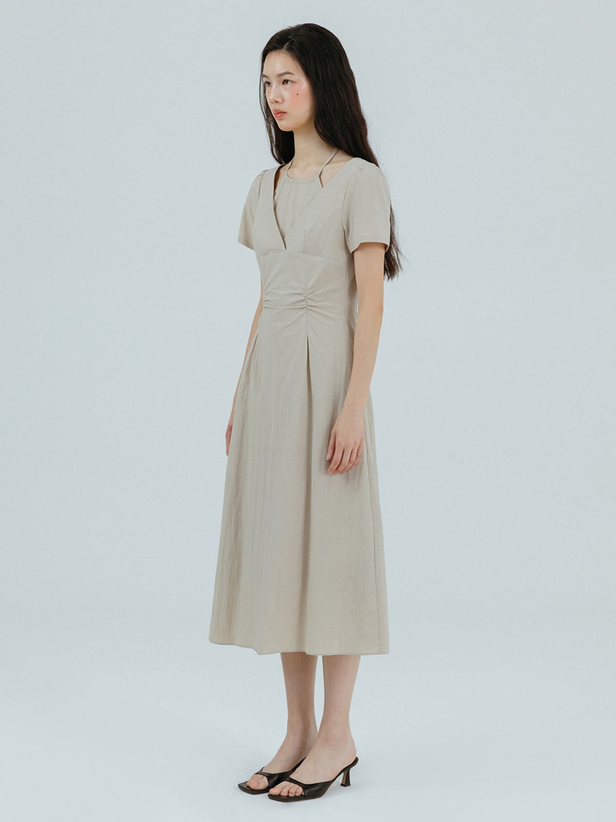 에트몽(ETMON) Halter-Neck Shirring Dress, Beige