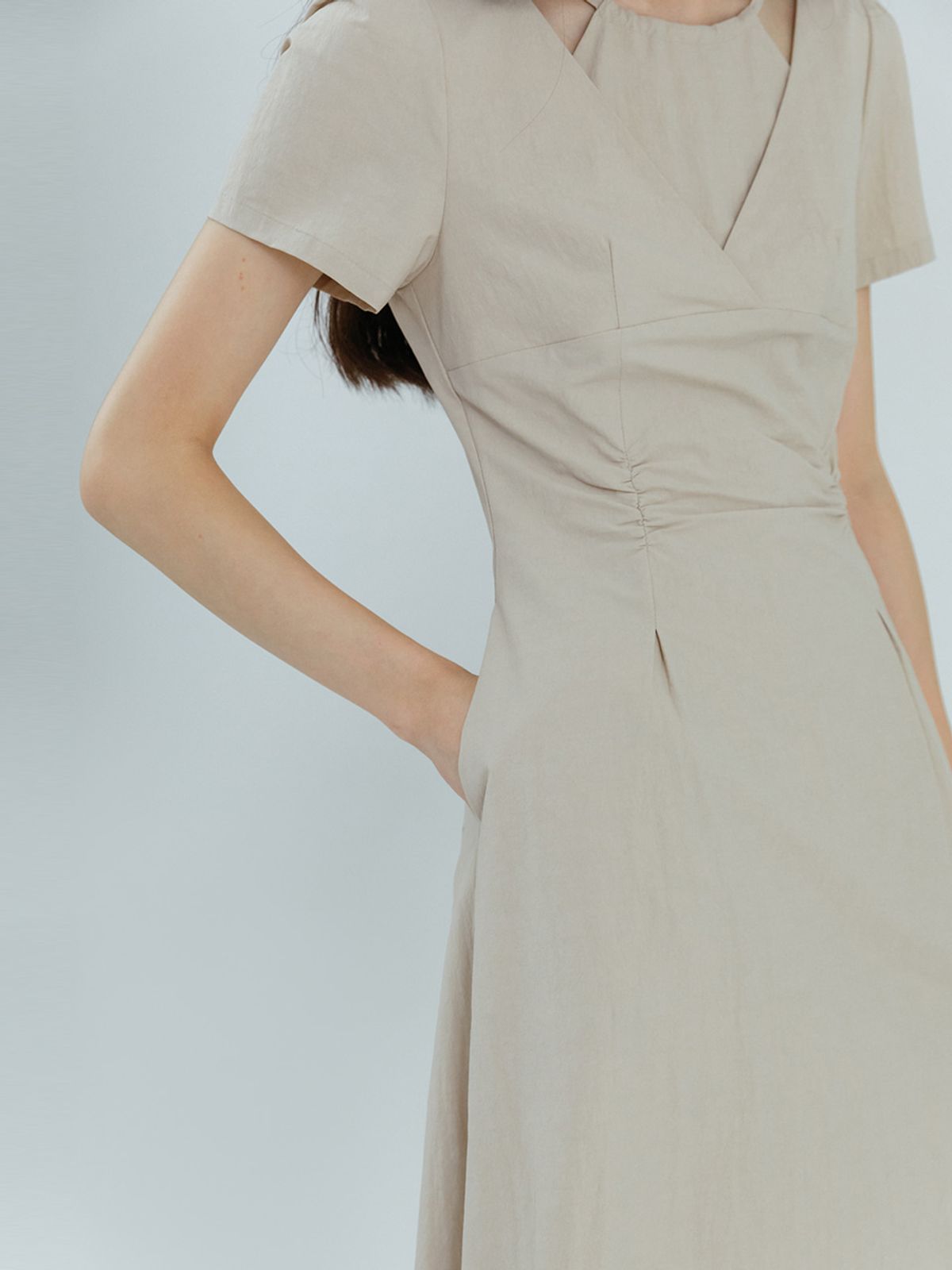 에트몽(ETMON) Halter-Neck Shirring Dress, Beige