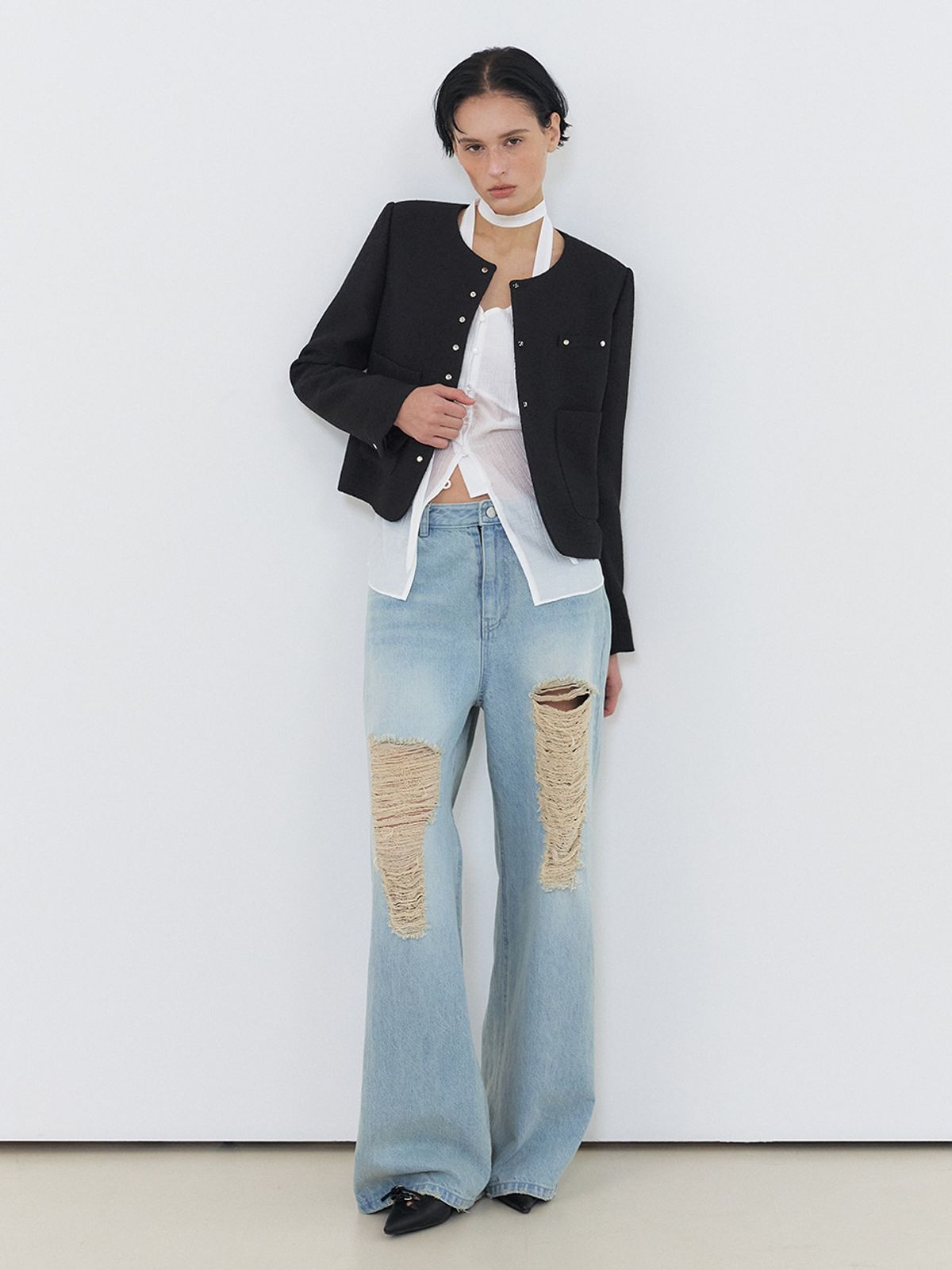 에트몽(ETMON) Scarf V-Neck Blouse, White