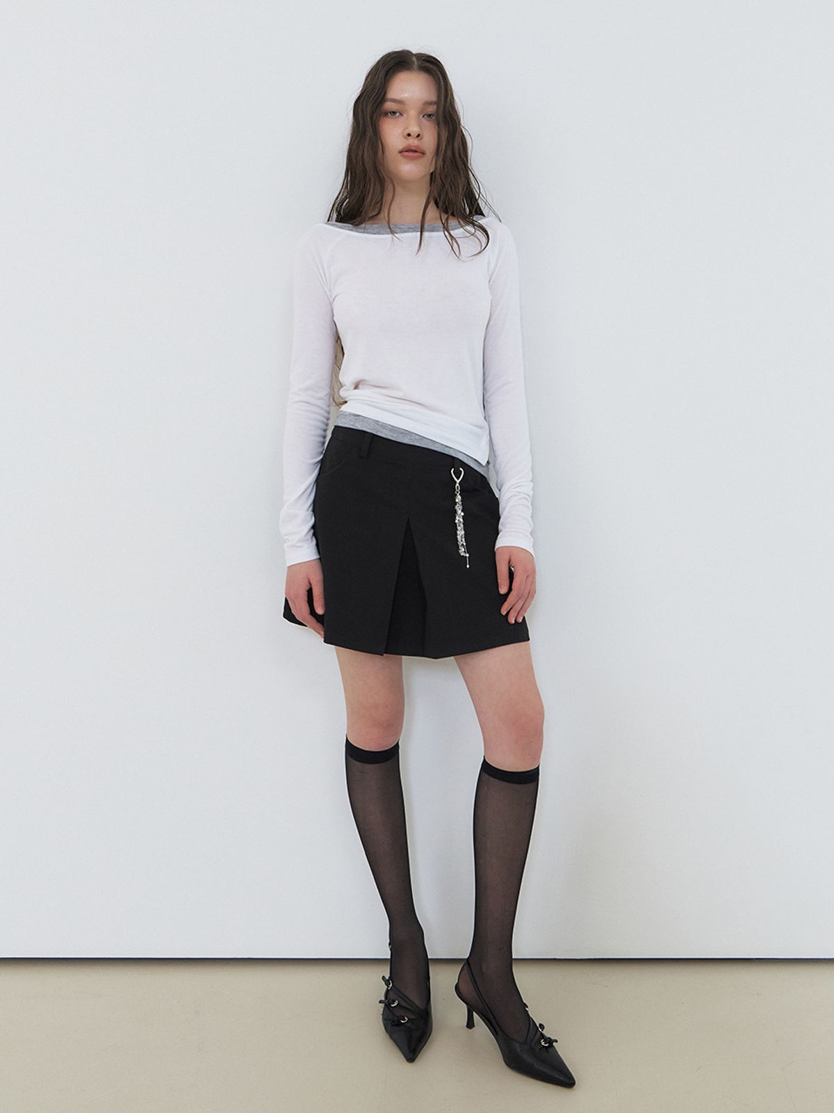 에트몽(ETMON) Inverted Pleats Mini Skirt, Black