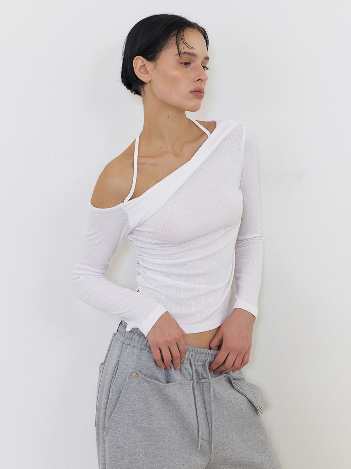 에트몽(ETMON) Twisted Halter T-Shirt, Ivory