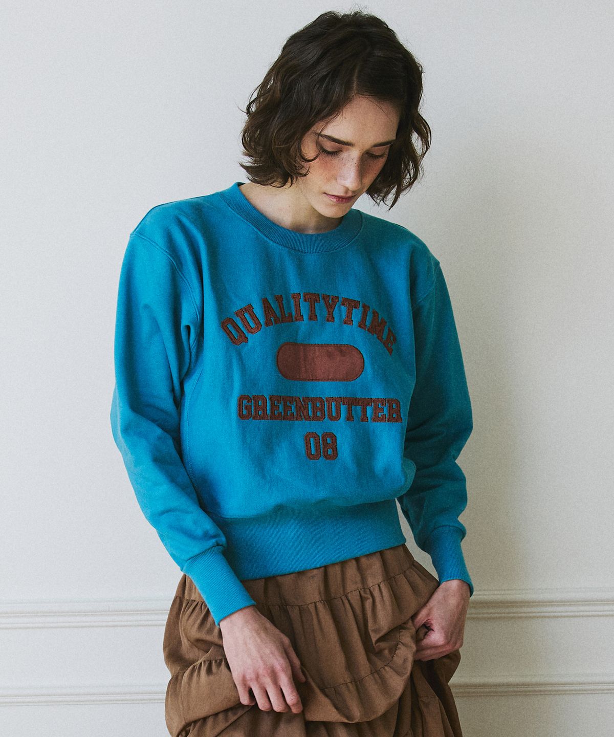 그린버터(GREENBUTTER) Patch Crop Sweatshirt (Indi Blue)