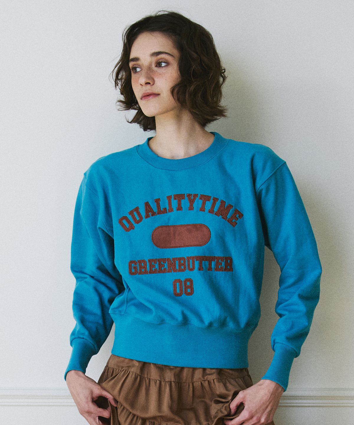 그린버터(GREENBUTTER) Patch Crop Sweatshirt (Indi Blue)