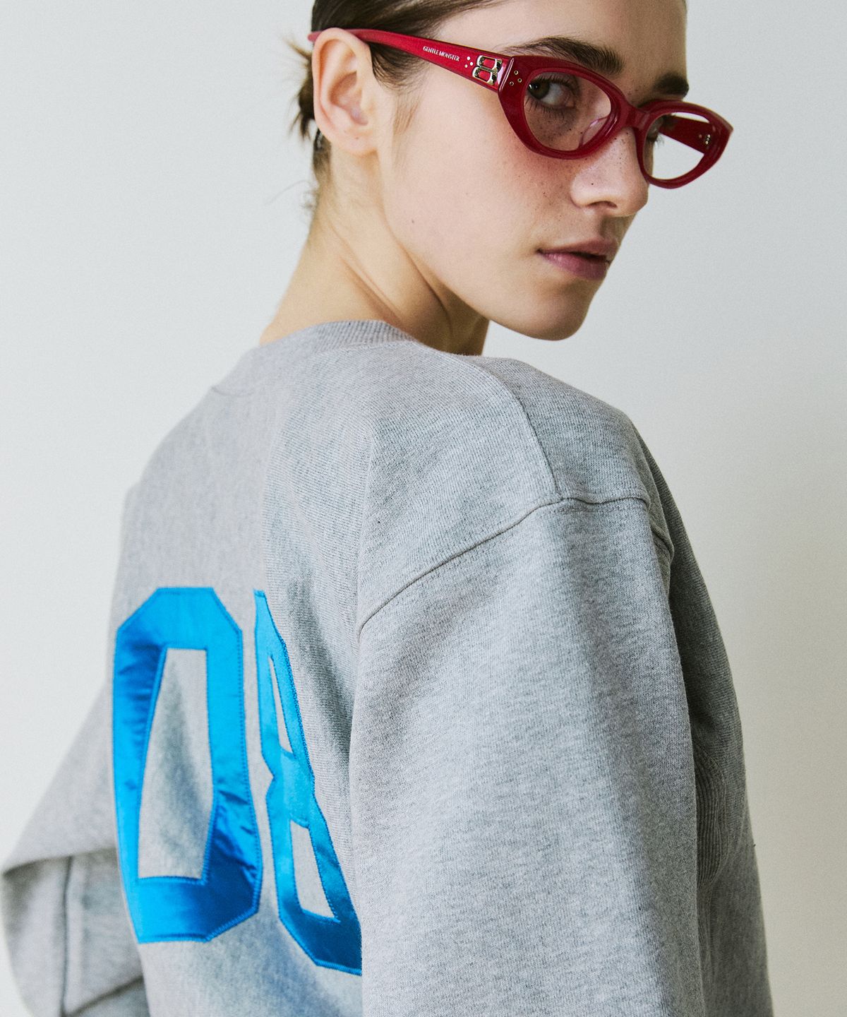 그린버터(GREENBUTTER) Patch Crop Sweatshirt (D/Melange)