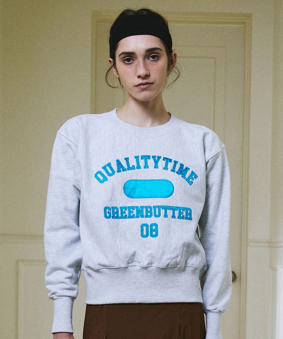 그린버터(GREENBUTTER) Patch Crop Sweatshirt (L/Melange)