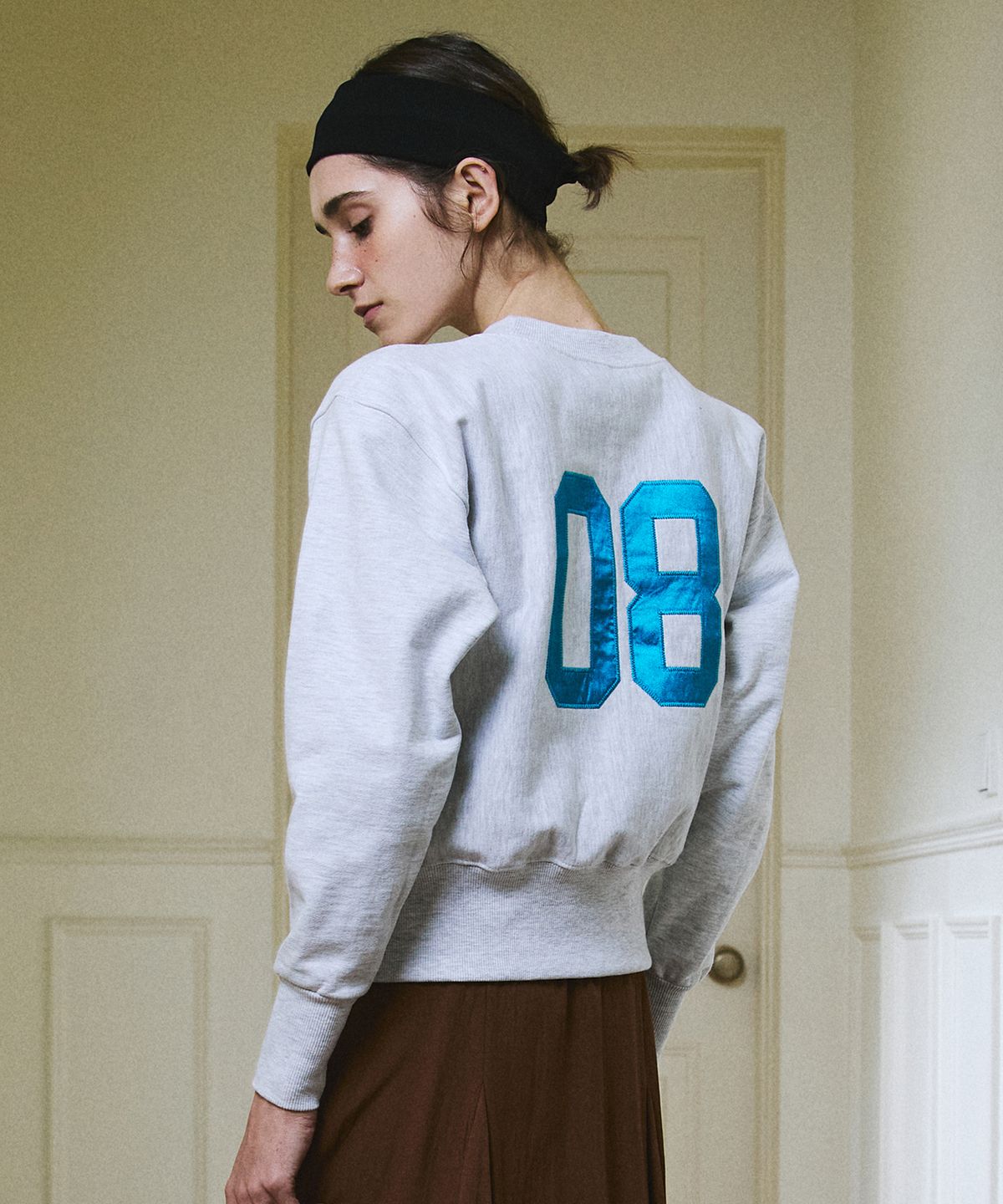 그린버터(GREENBUTTER) Patch Crop Sweatshirt (L/Melange)