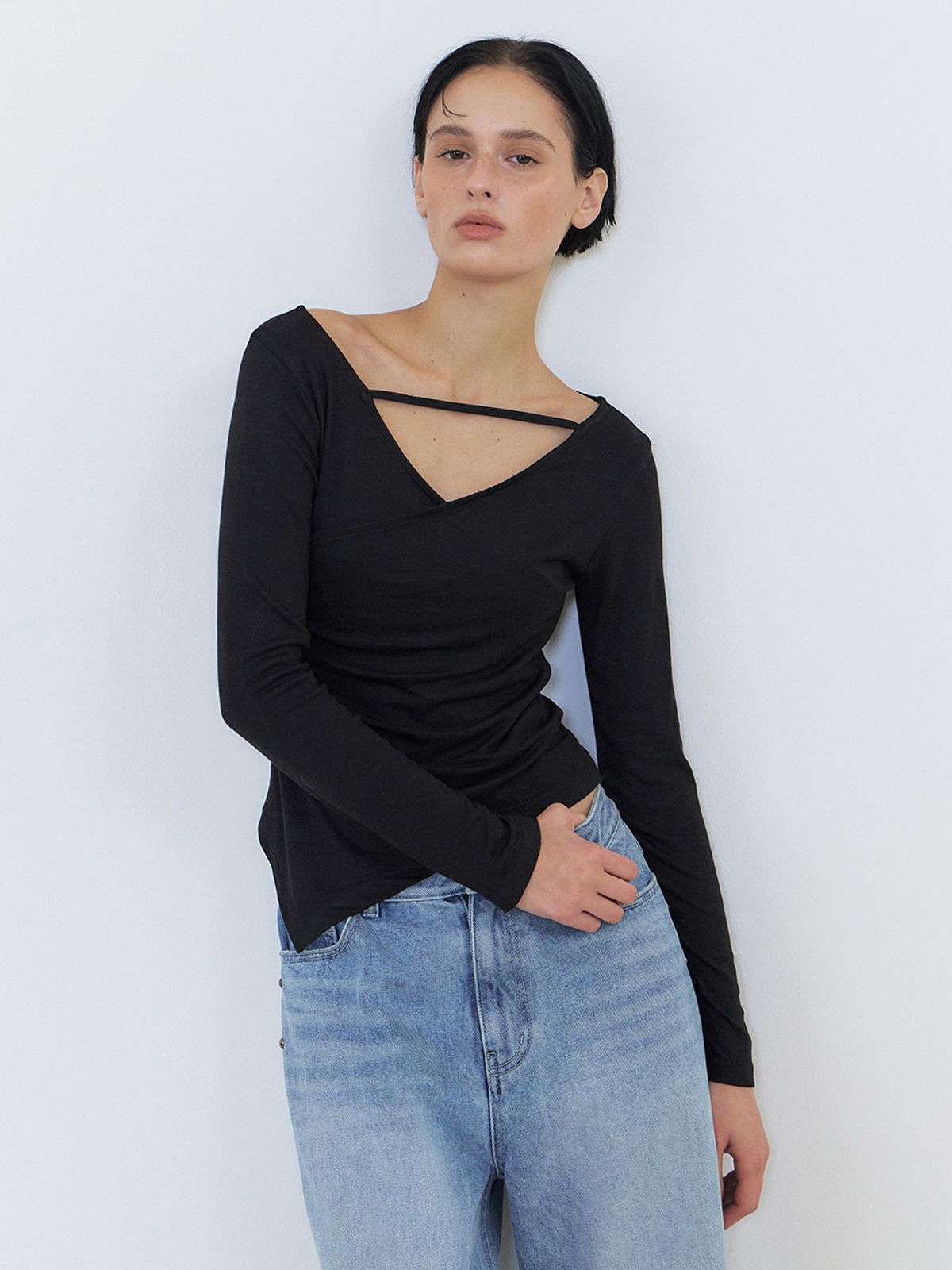 에트몽(ETMON) Unbalance Strap T-Shirt, Black
