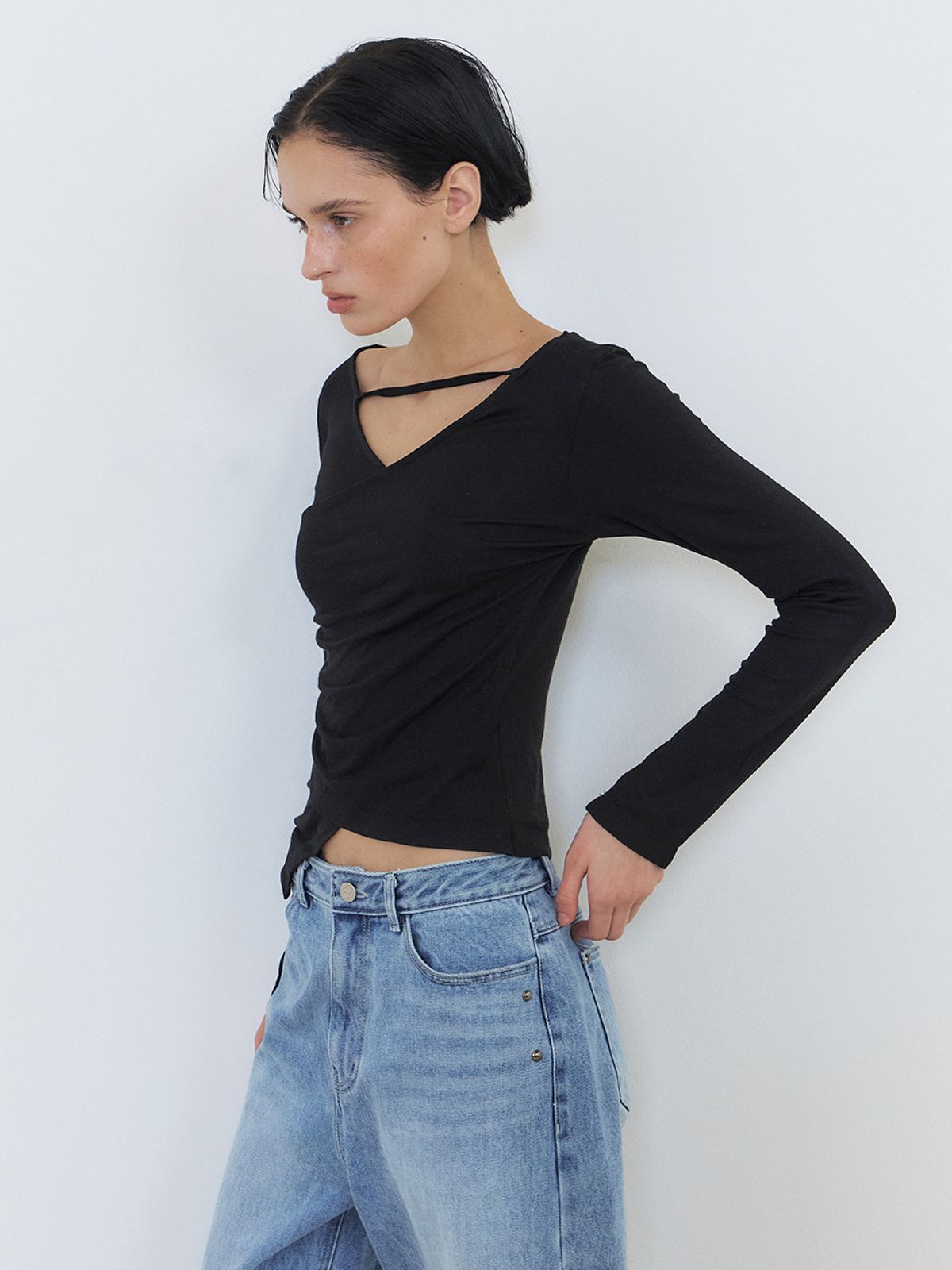 에트몽(ETMON) Unbalance Strap T-Shirt, Black