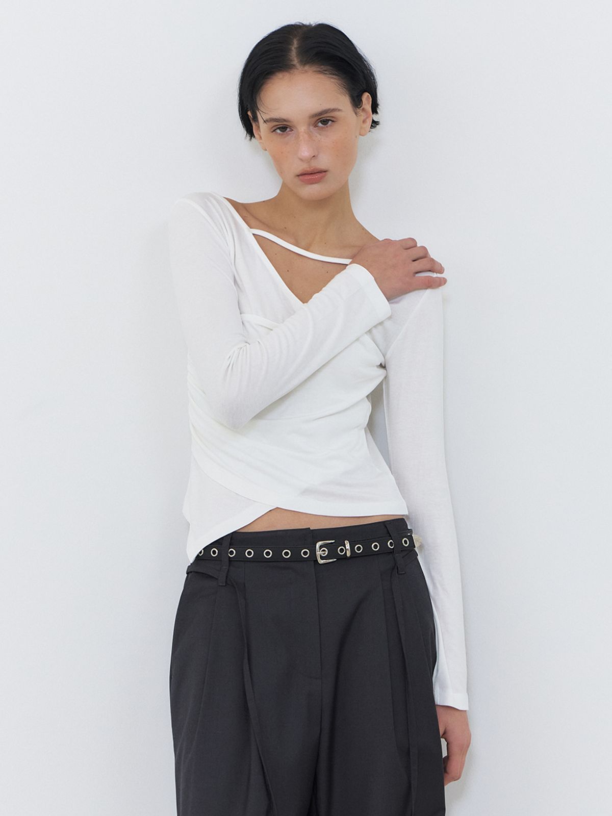 에트몽(ETMON) Unbalance Strap T-Shirt, Ivory
