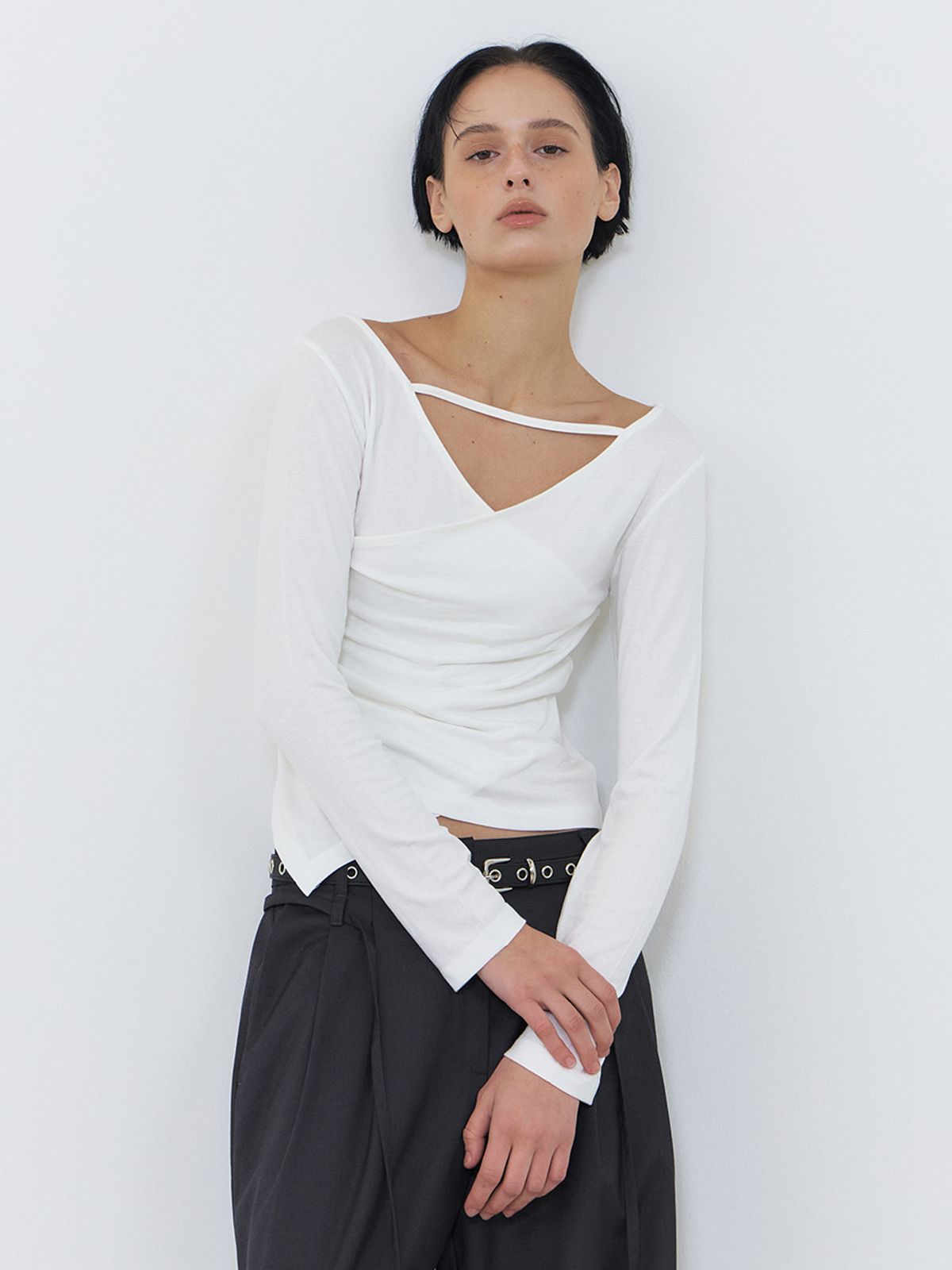 에트몽(ETMON) Unbalance Strap T-Shirt, Ivory