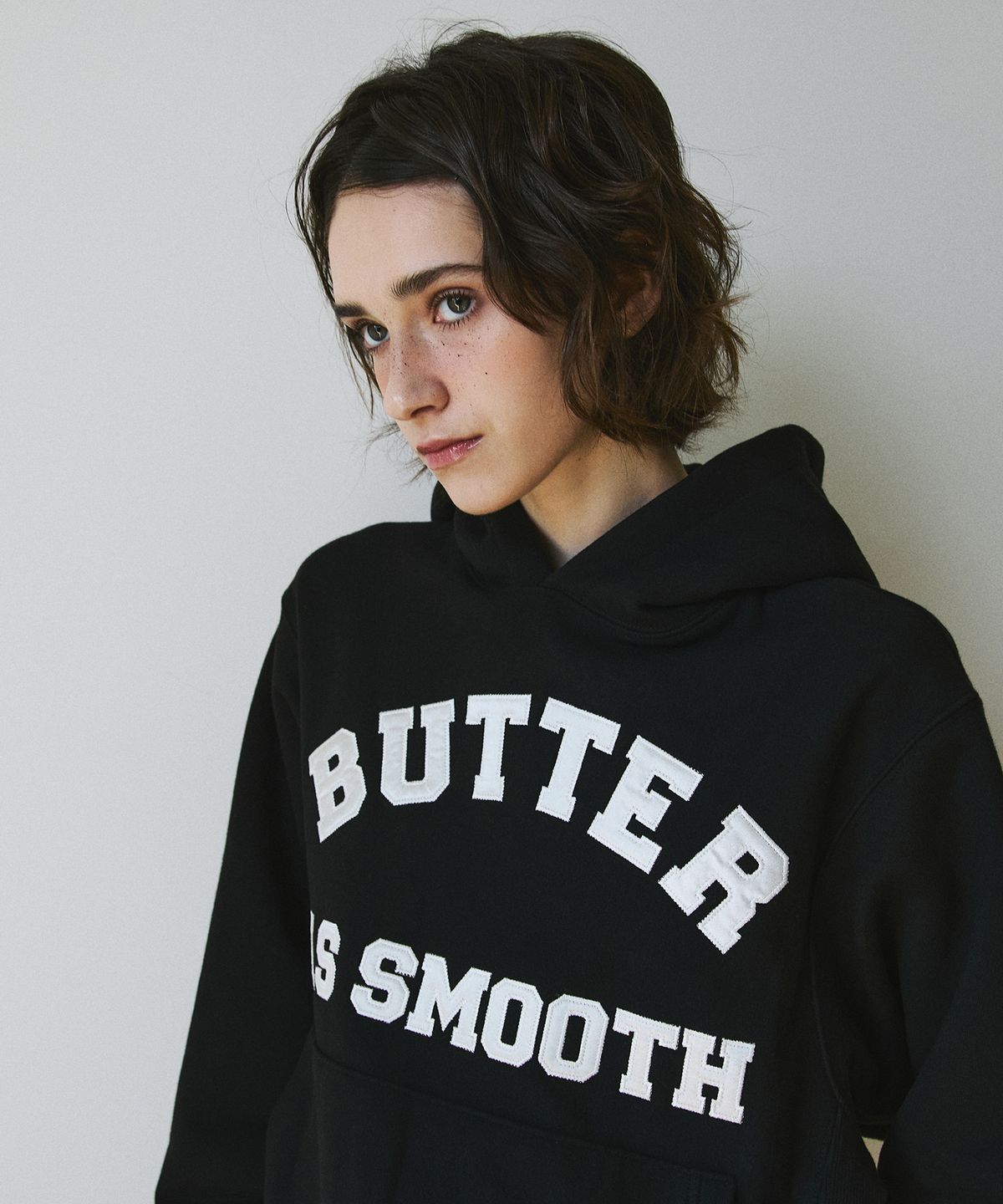 그린버터(GREENBUTTER) Patch Embroidery Hoodie (Black)