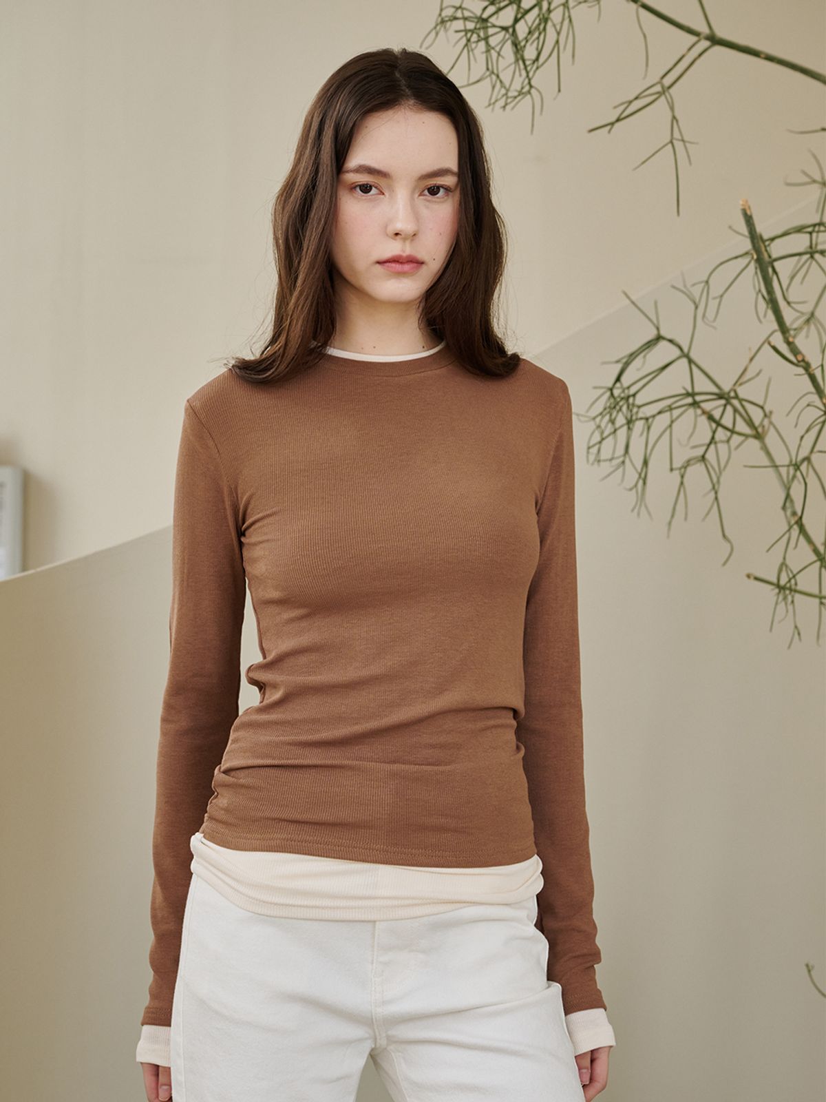 누브(NOUVE) 컬러매칭 롱슬리브 티셔츠 - 브라운 / Color Matching Longsleeve T-Shirts - Brown