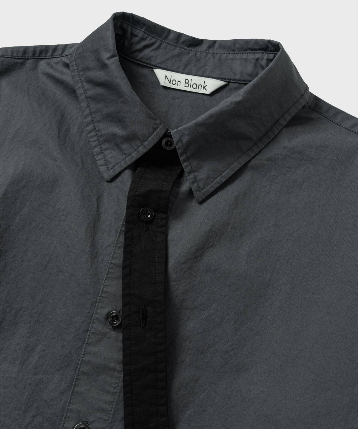넌블랭크(NONBLANK) COTTON DRILL LS 셔츠_DARK GREY