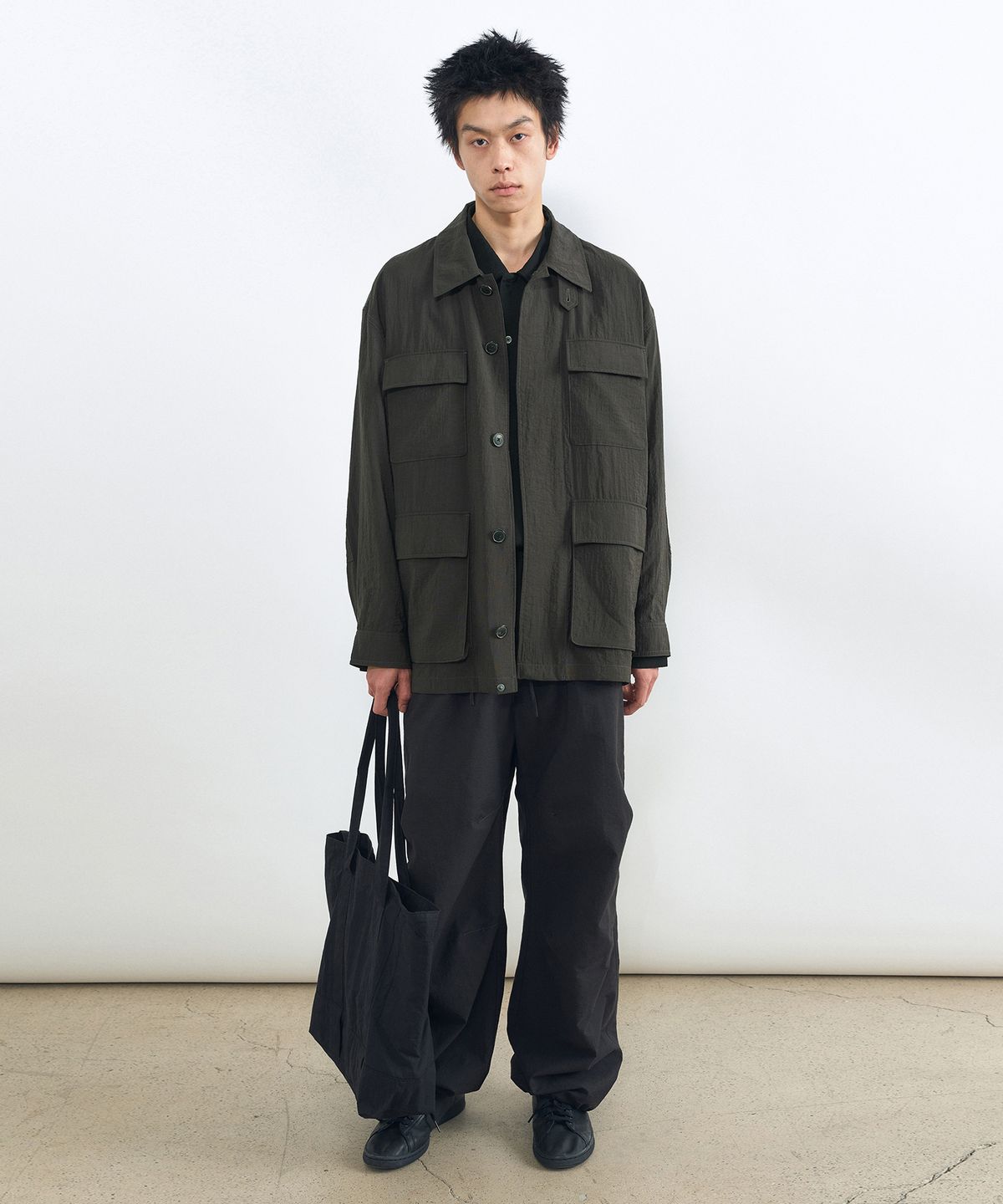 인사일런스(INSILENCE) 라이트웨이트 필드 자켓 DARK GREY