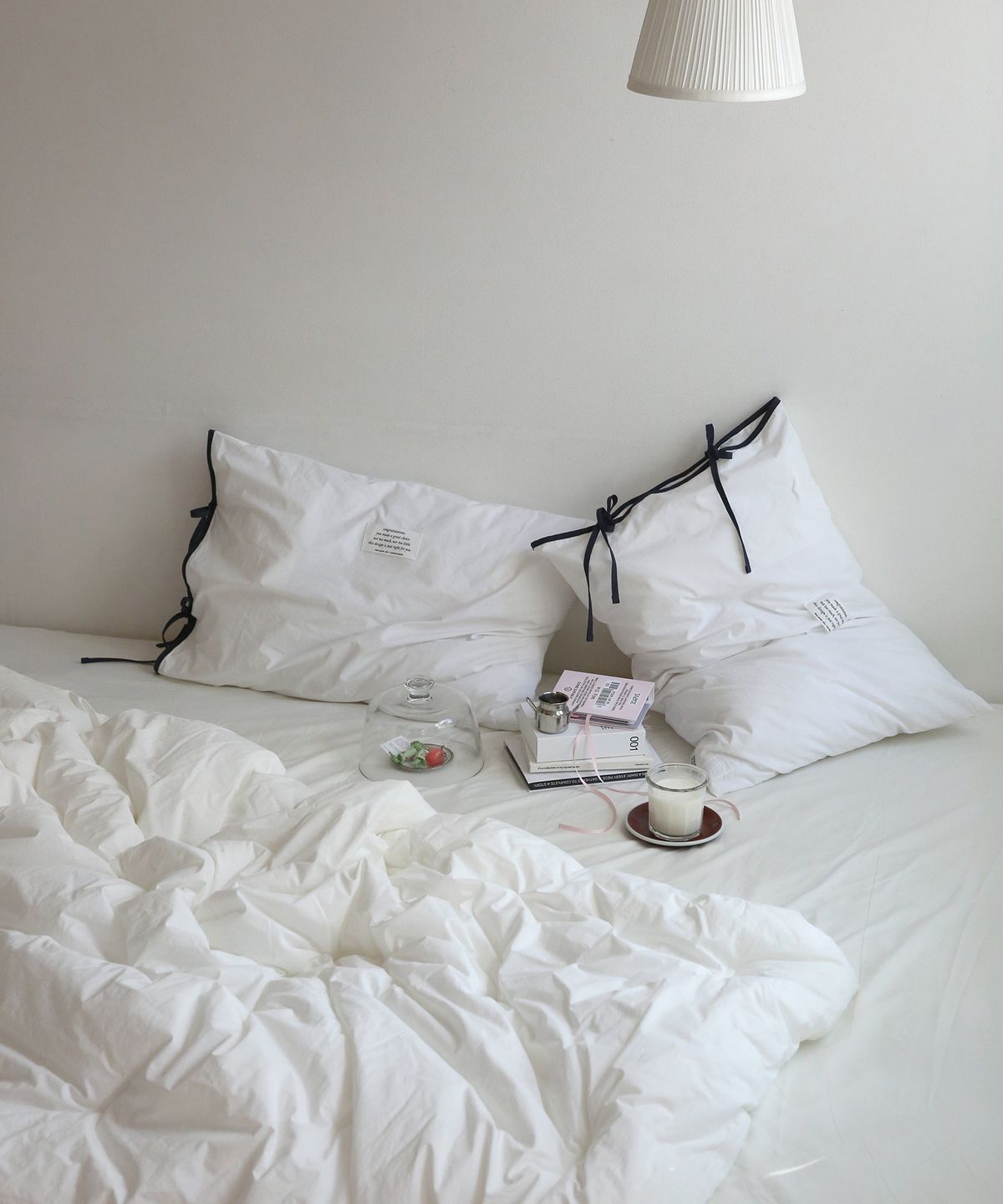 메종드룸룸(MAISON DE ROOMROOM) 클린화이트 네이비리본 체온조절 사계절 차렵이불