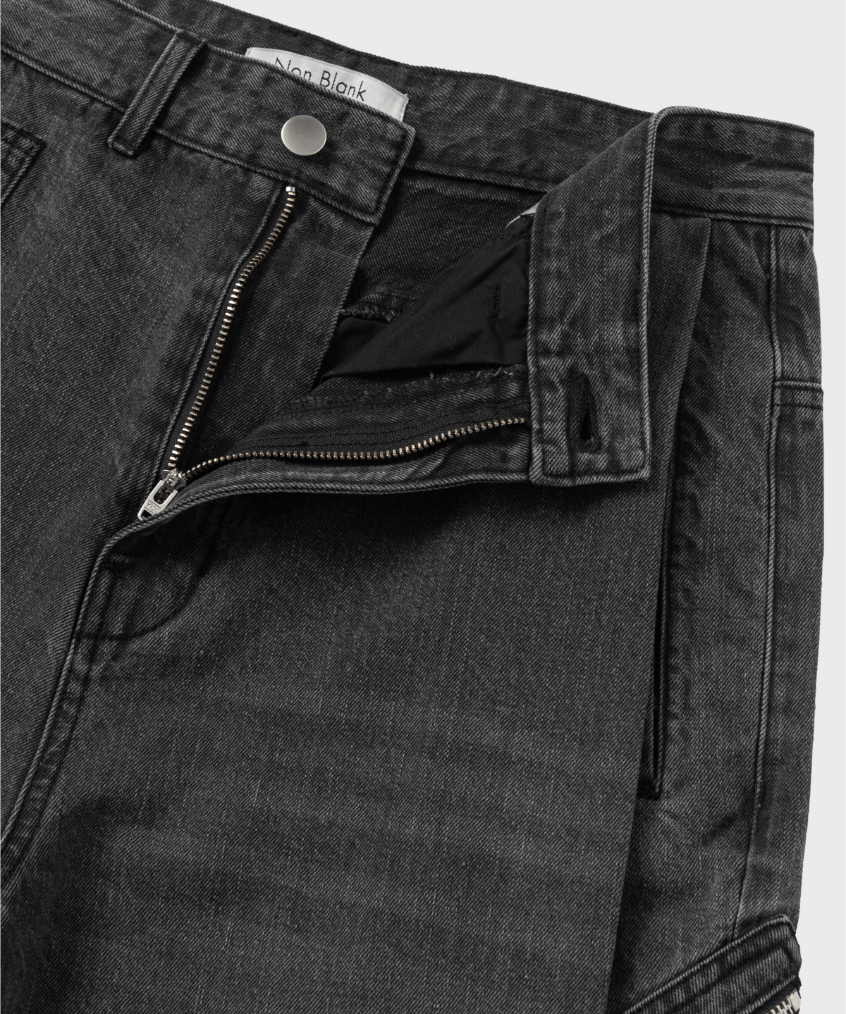 넌블랭크(NONBLANK) 워치 포켓 데님 팬츠_GREY