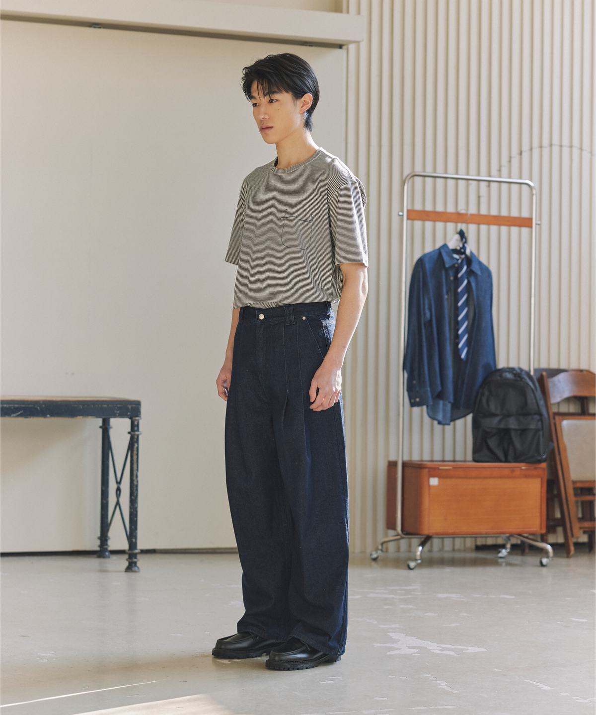 넌블랭크(NONBLANK) 투 턱 와이드 핏 데님 팬츠_INDIGO