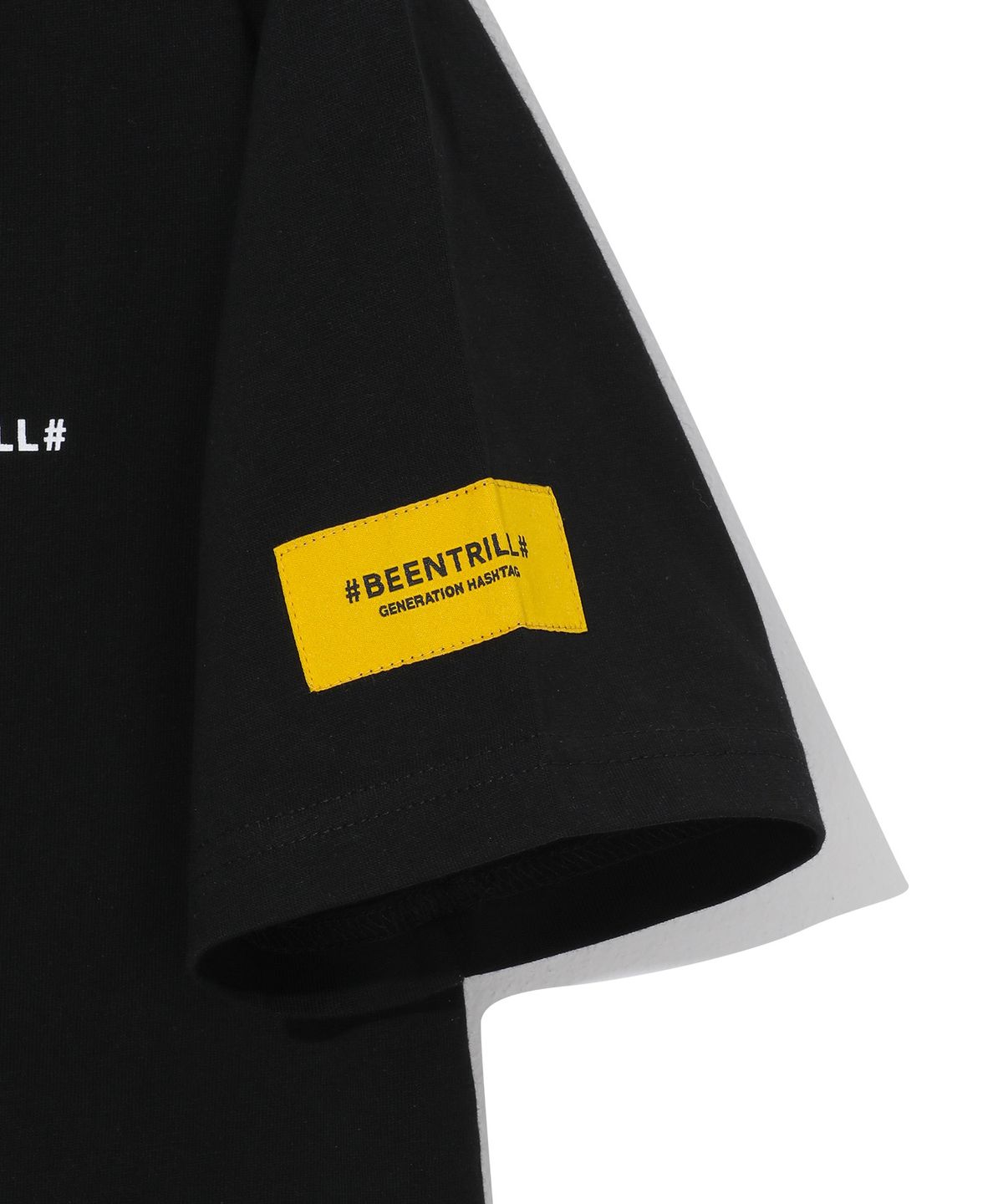빈트릴 뉴욕(BEENTRILL NEWYORK) 우먼즈 옐로우 테이핑 해시태그 티셔츠(블랙)