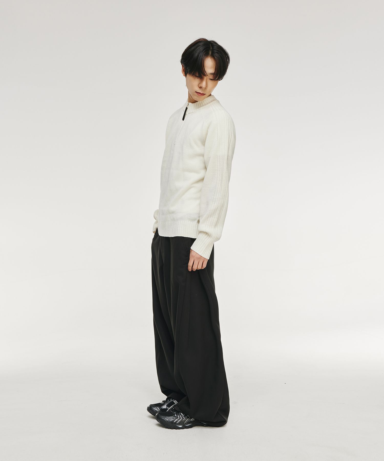 Multi-tuck wide slacks [black]