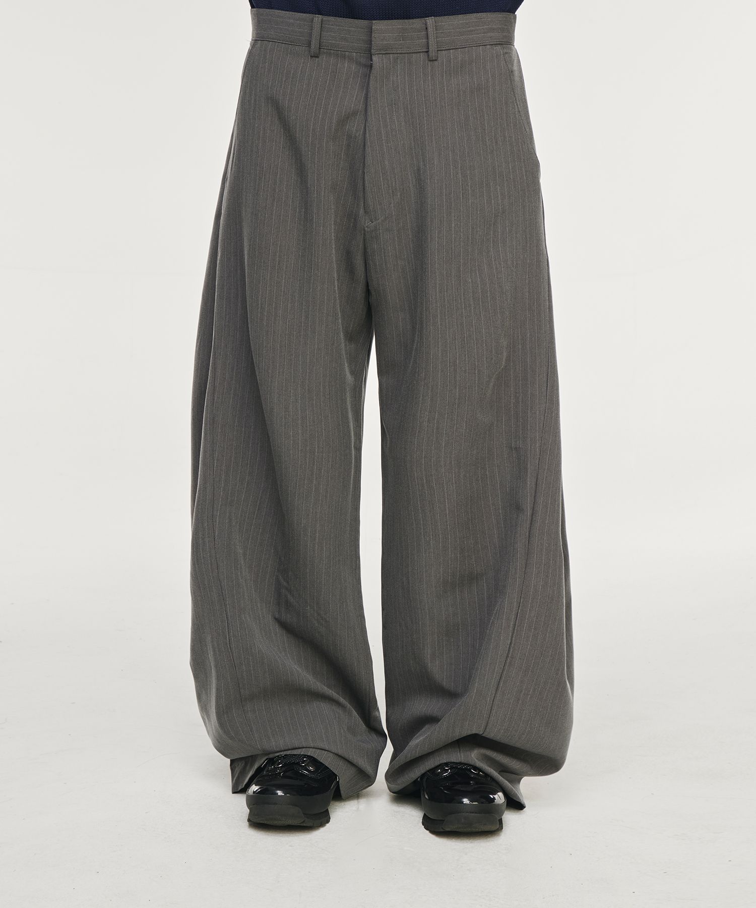 MIX TUCK DESIGN WIDE STRIPE SLACKS【GRAY】 MIX TUCK DESIGN WIDE STRIPE SLACKS【GRAY】 | SHIK