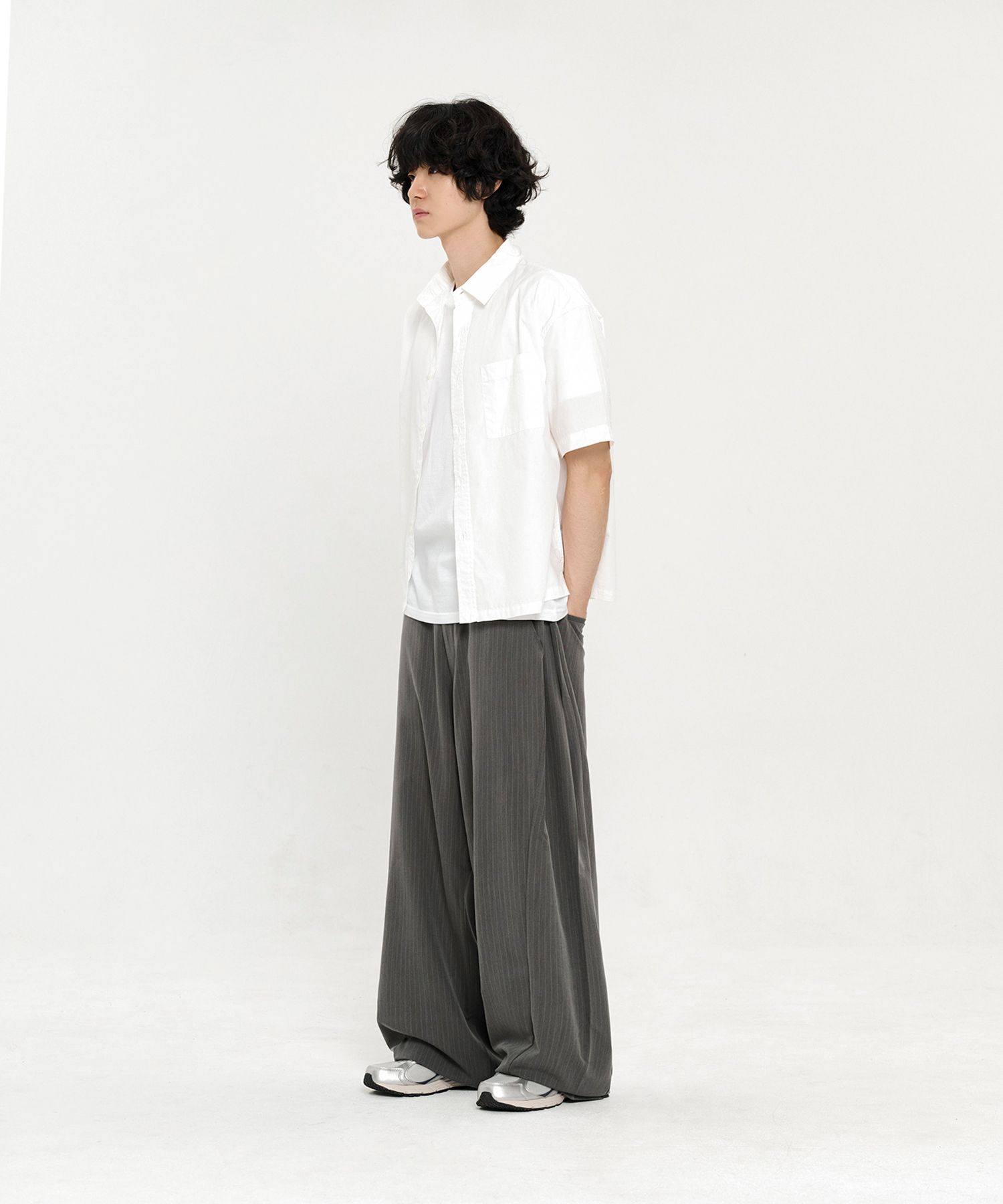 MUSINSA | SIGNATURE Multi-tuck wide slacks [gray stripe]