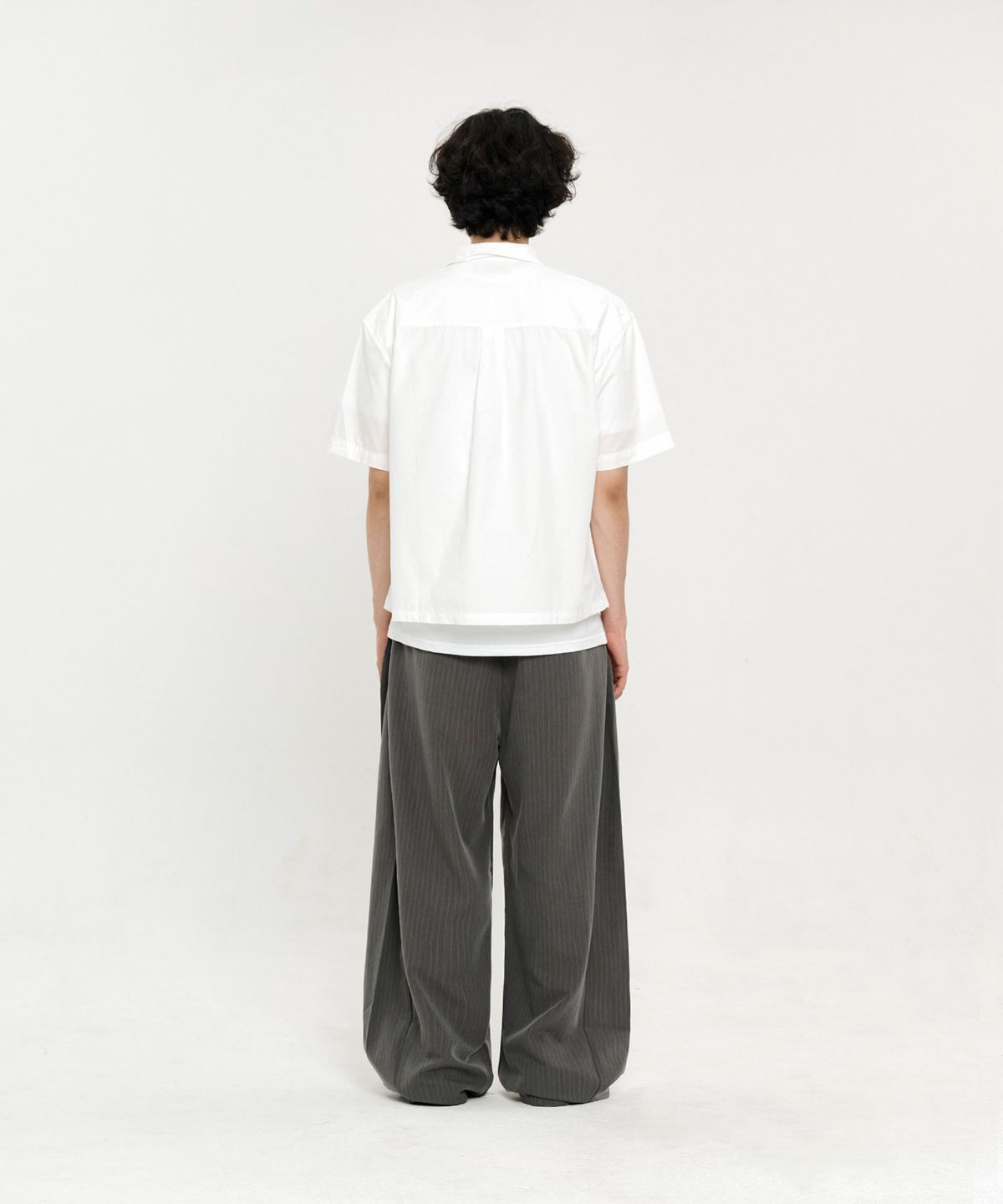 시그니처(SIGNATURE) 멀티턱 와이드 슬랙스[그레이스트라이프]