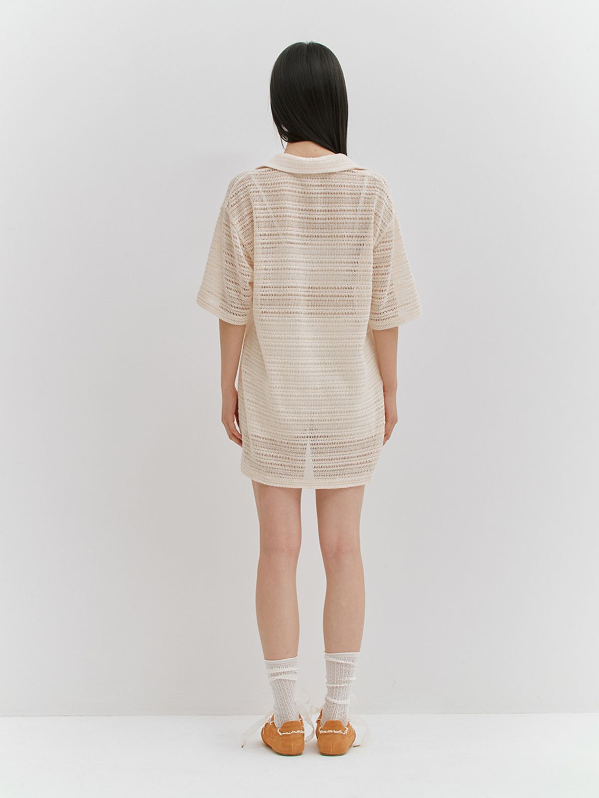 민더리(MEENDERI) STRIPE OPEN COLLARED T-SHIRT - IVORY