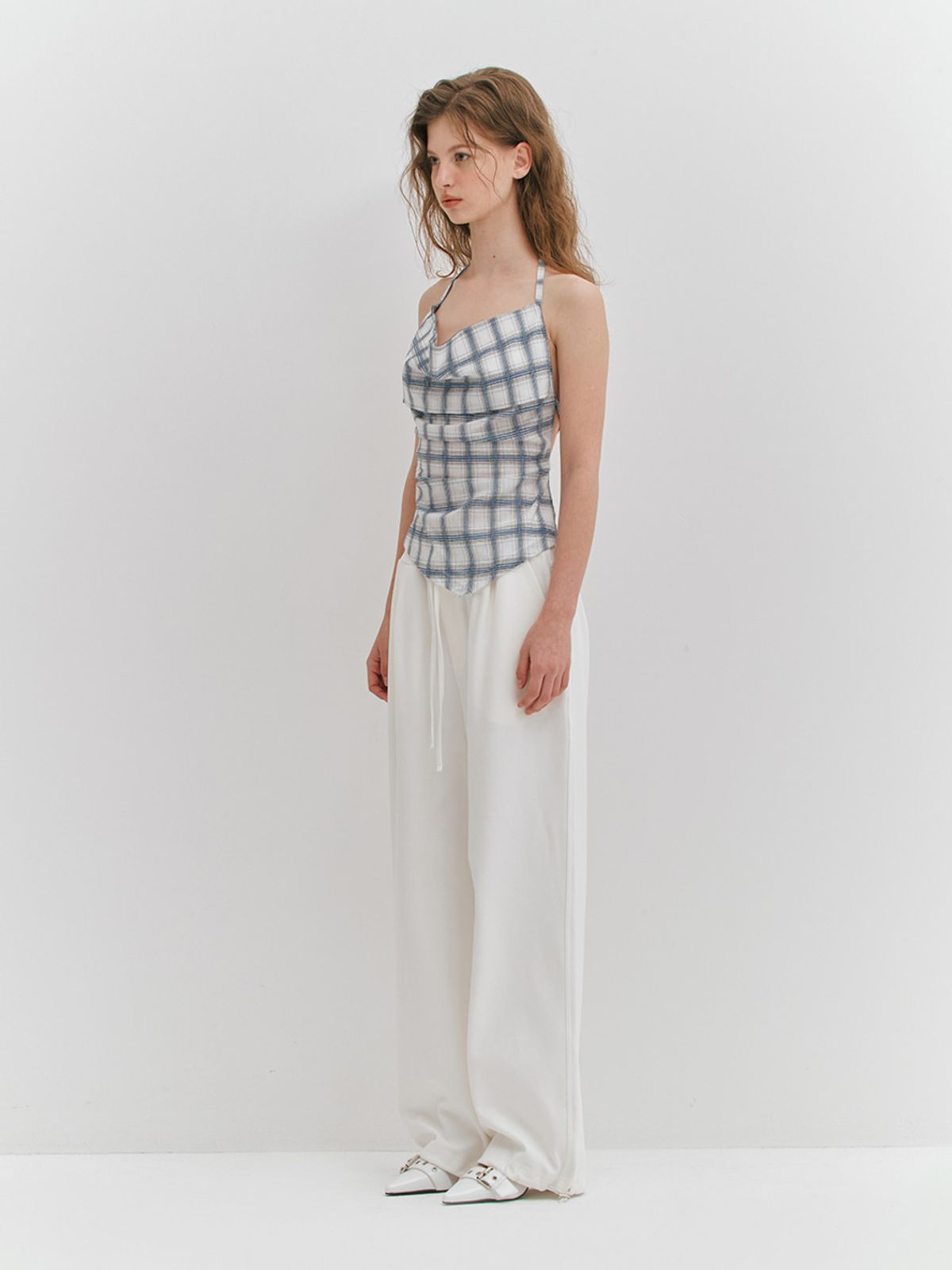 민더리(MEENDERI) CHECK HALTER TIED TOP - WHITE