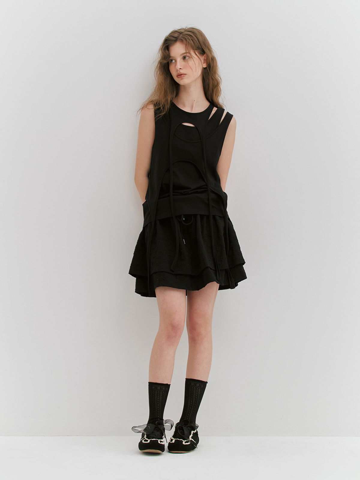 민더리(MEENDERI) FLOWER SHIRRING LAYERED SKIRT - BLACK