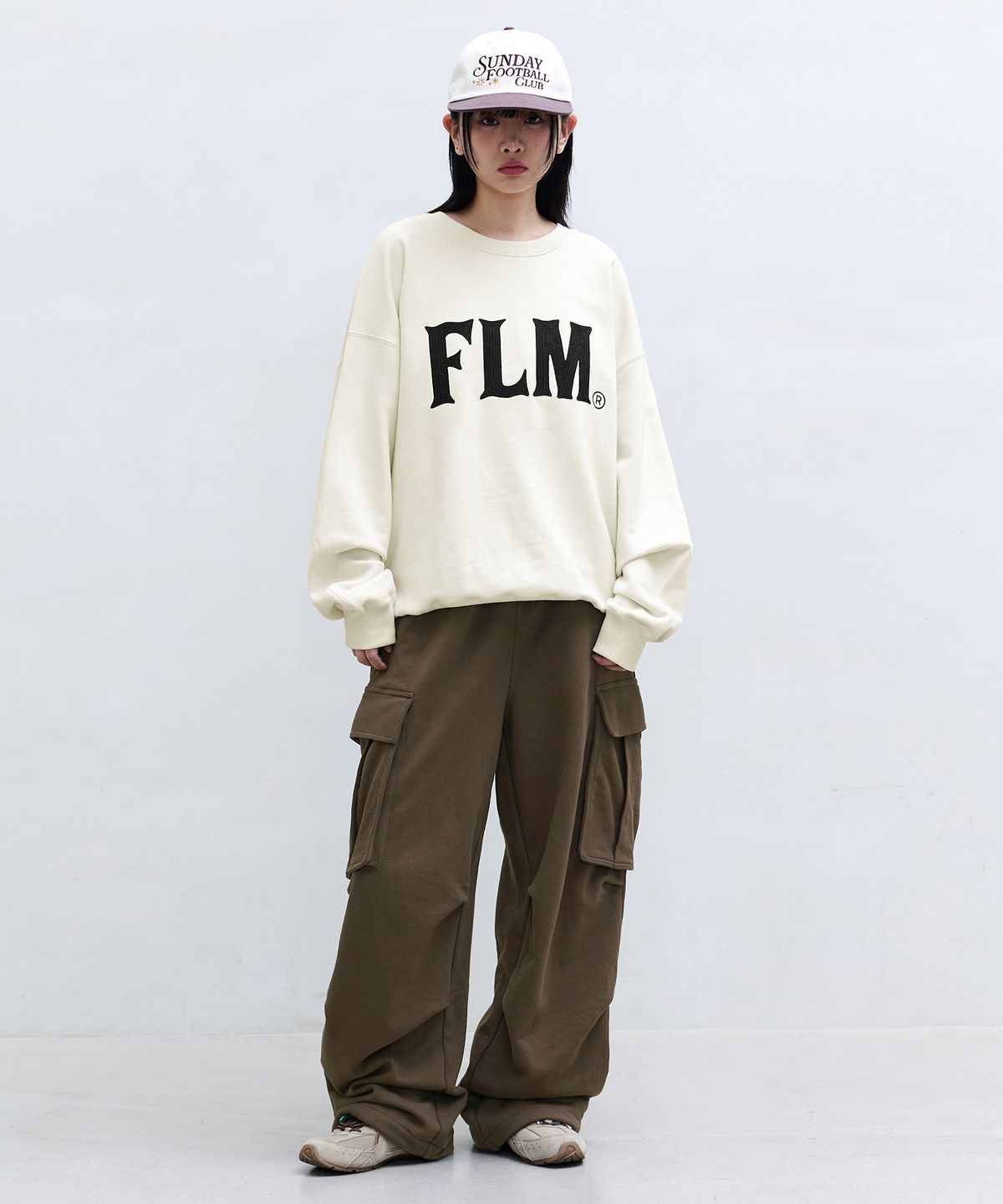 필루미네이트(FILLUMINATE) 이지 카고 스웨트 팬츠-카키