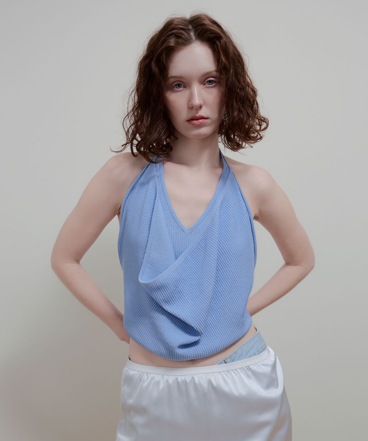 아옵트(AOPT) LAYERED HALTER NECK KNIT - SKY