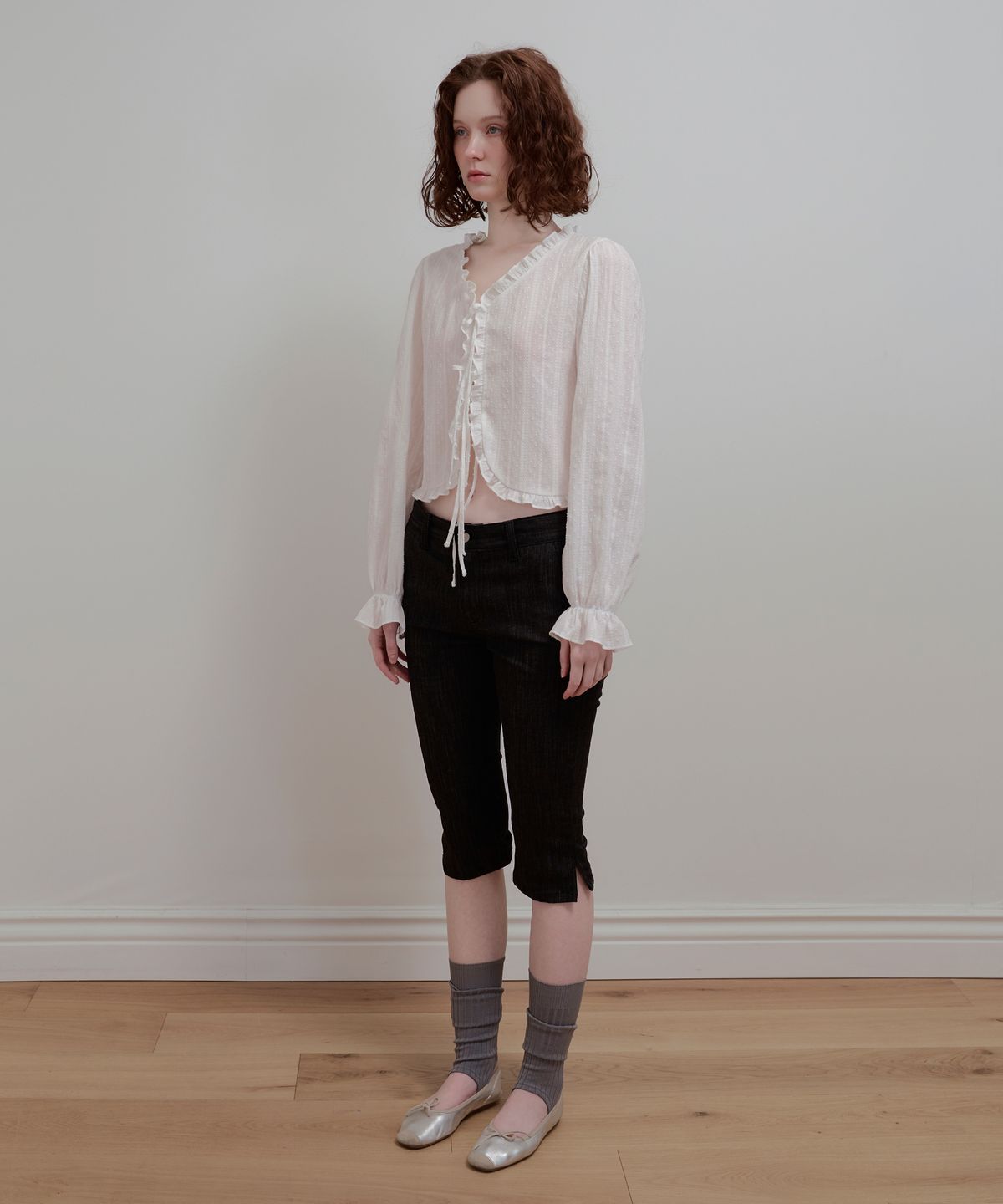 아옵트(AOPT) RUFFLE RIBBON BLOUSE - WHITE