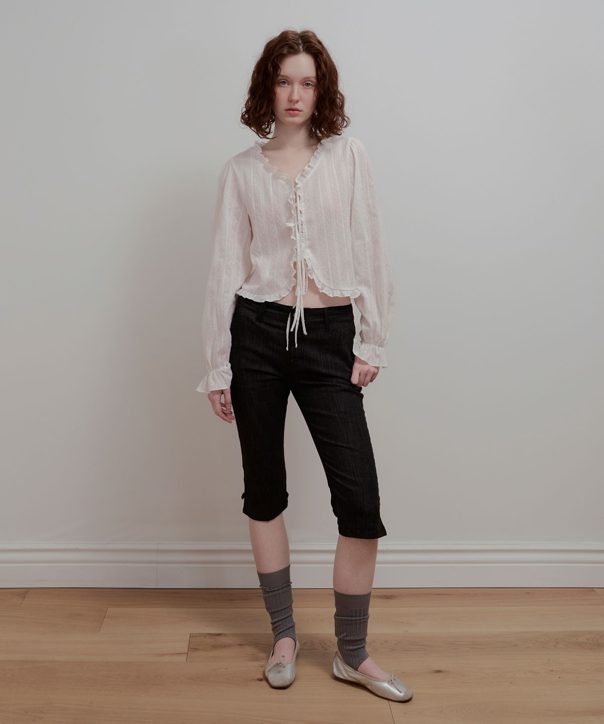아옵트(AOPT) RUFFLE RIBBON BLOUSE - WHITE